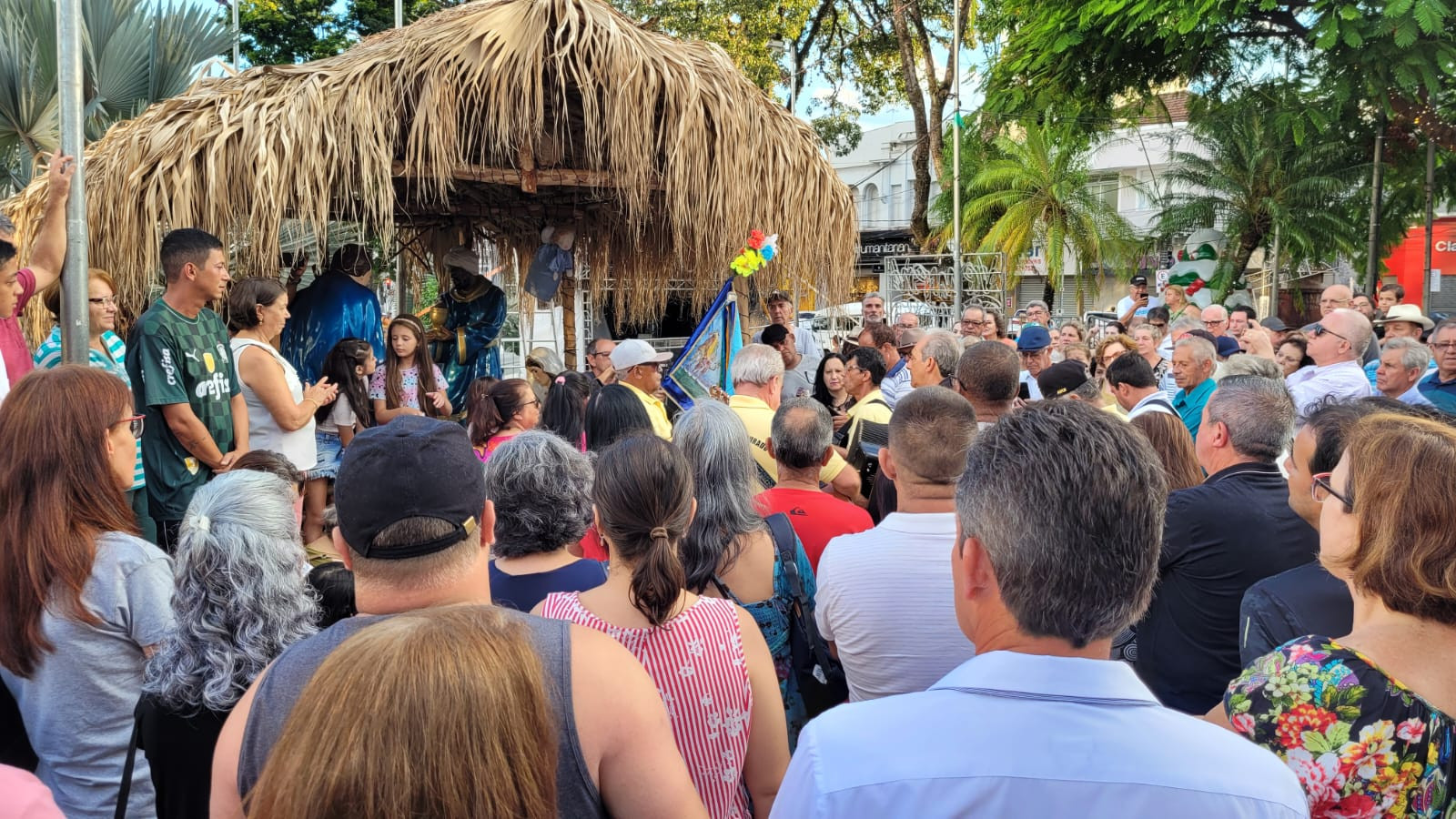 Imagem 3 da notícia: Vereador acompanha celebrações do Dia de Santos Reis na Praça Senador José Bento