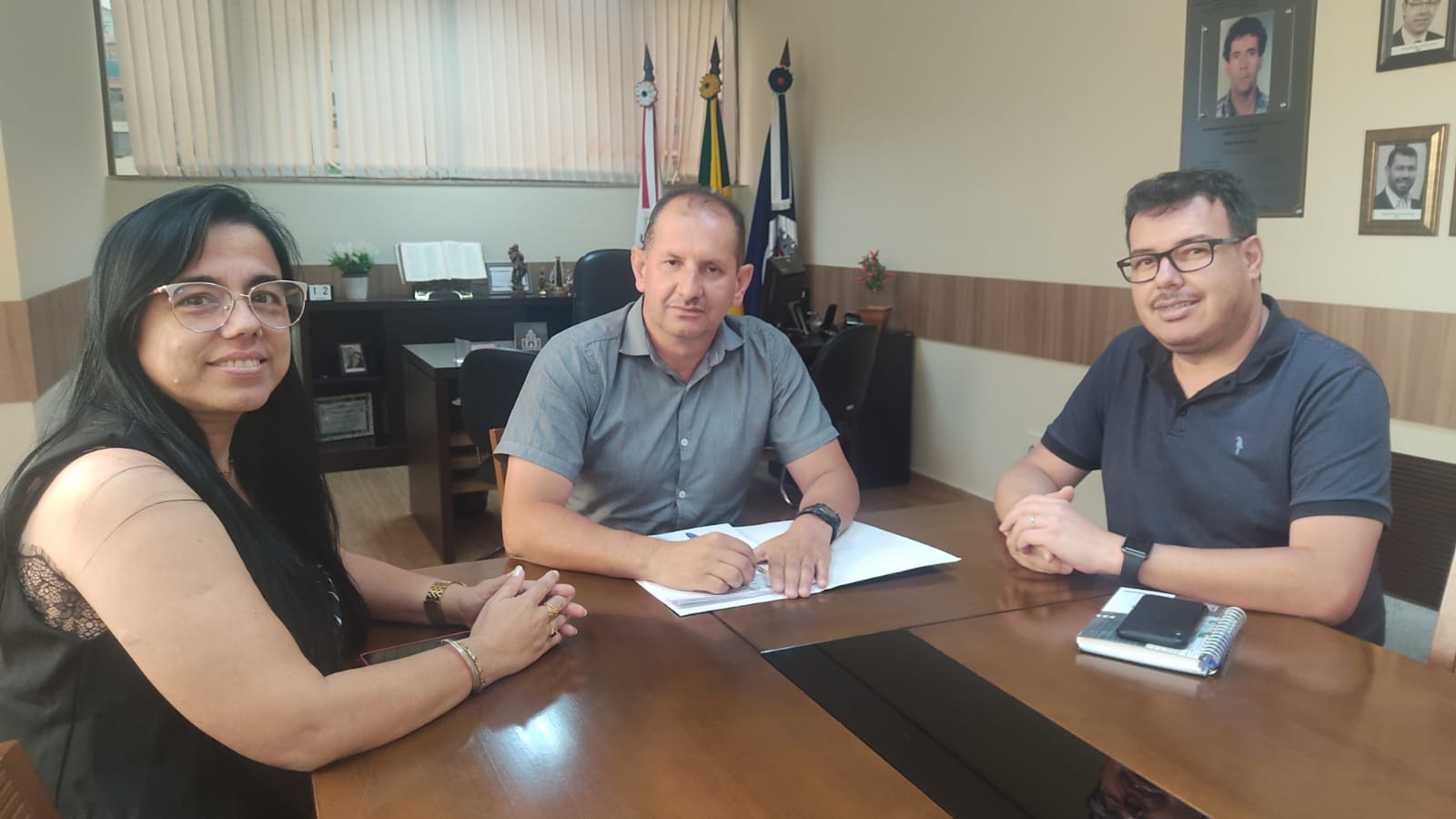 Imagem 1 da notícia: Humanização nos atendimentos: Presidente da Câmara recebe equipe da Secretaria de Saúde e reafirma parceria entre Legislativo e Executivo