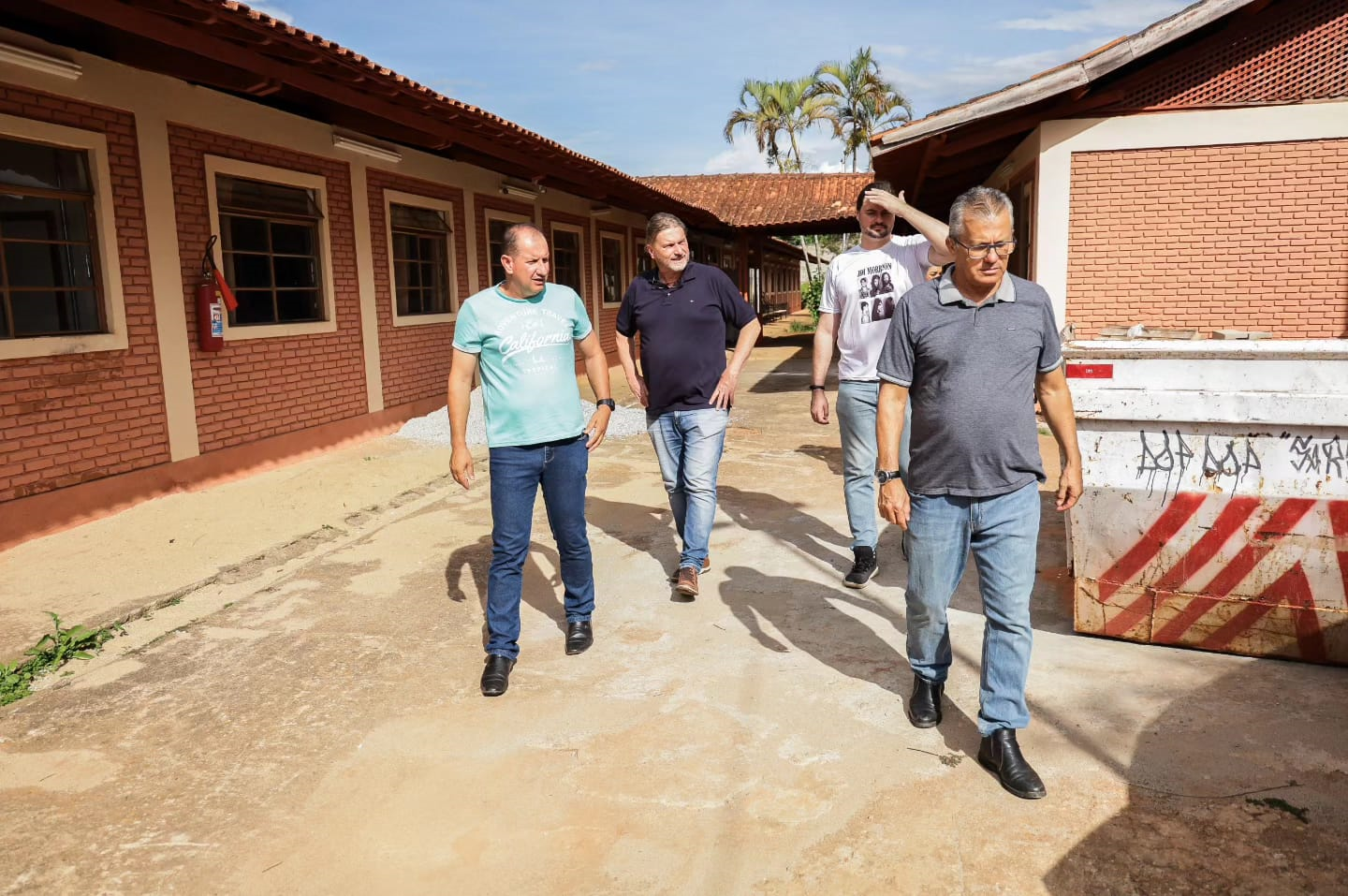 Imagem 2 da notícia: Presidente da Câmara visita obras da Escola Municipal Professora Maria Barbosa