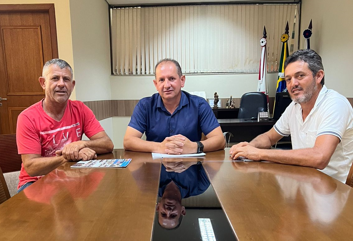 Imagem 1 da notícia: Presidente e vereadores se reúnem para debater trabalhos no Legislativo