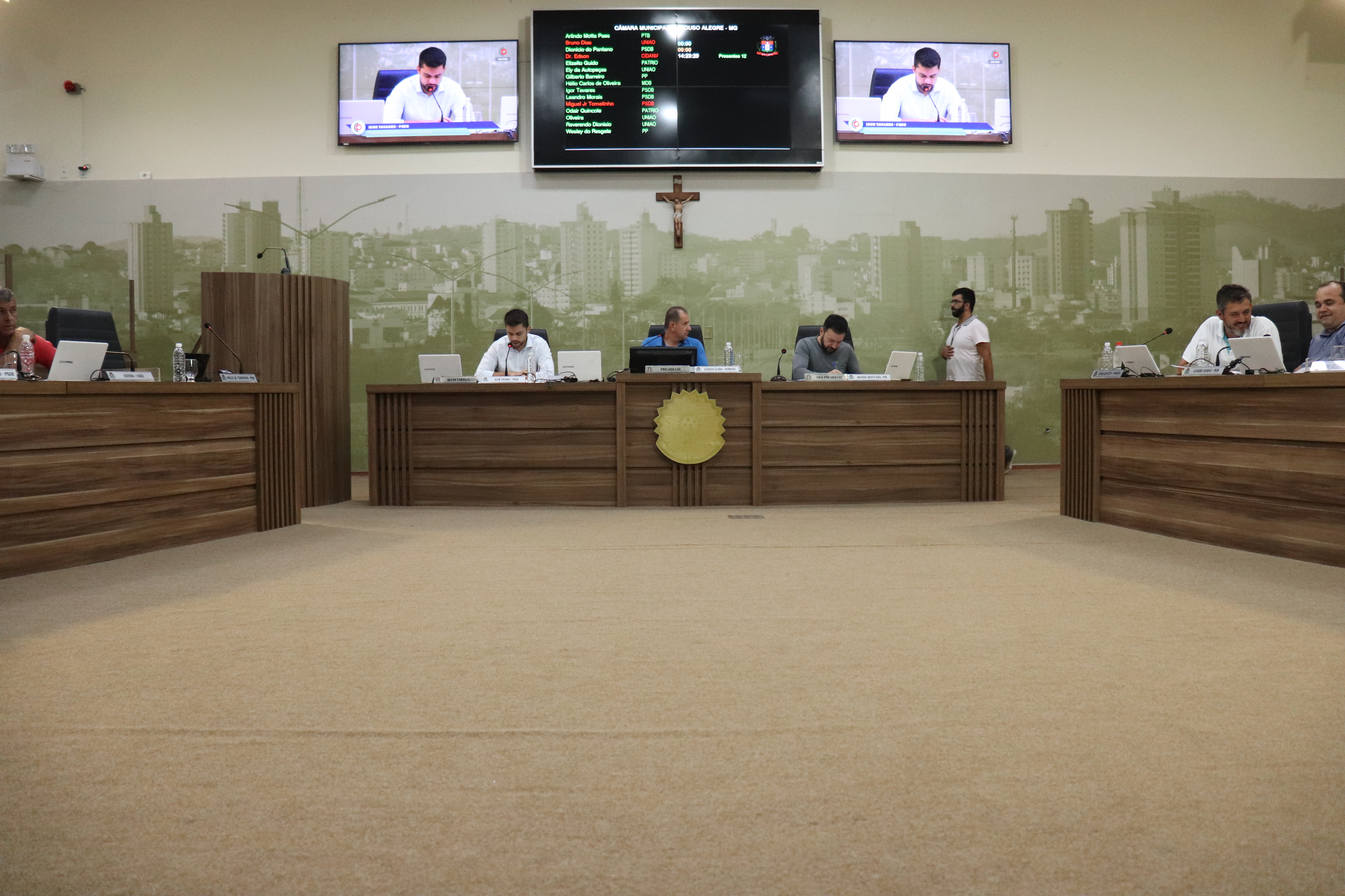 Imagem 1 da notícia: Câmara aprova PLs que viabilizam obras da via paralela à Perimetral além de ligação entre as ruas Moysés Filho e Damião Rodrigues Ferraz no Faisqueira