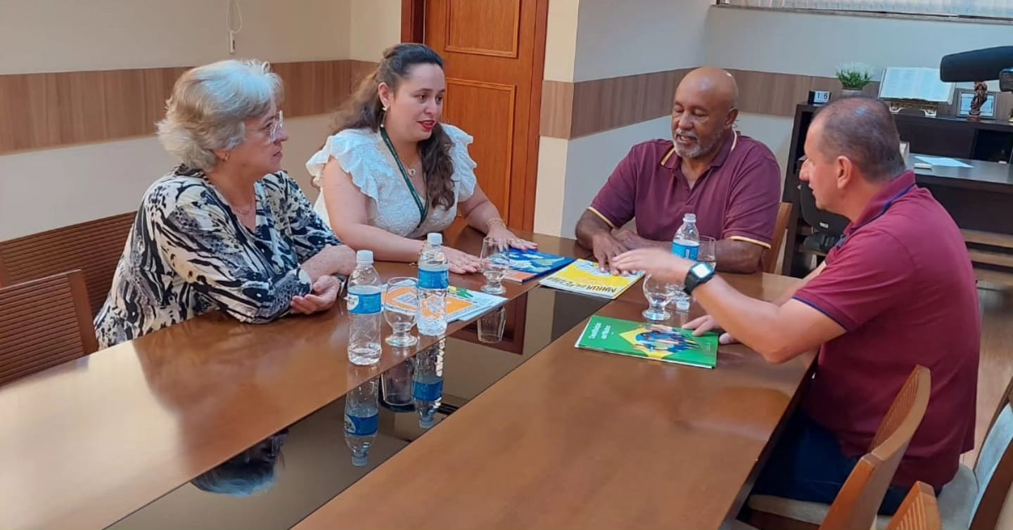 Imagem 2 da notícia: ELPA recebe visita de professora da Fundação Escola Superior da Assembleia Legislativa do Pará
