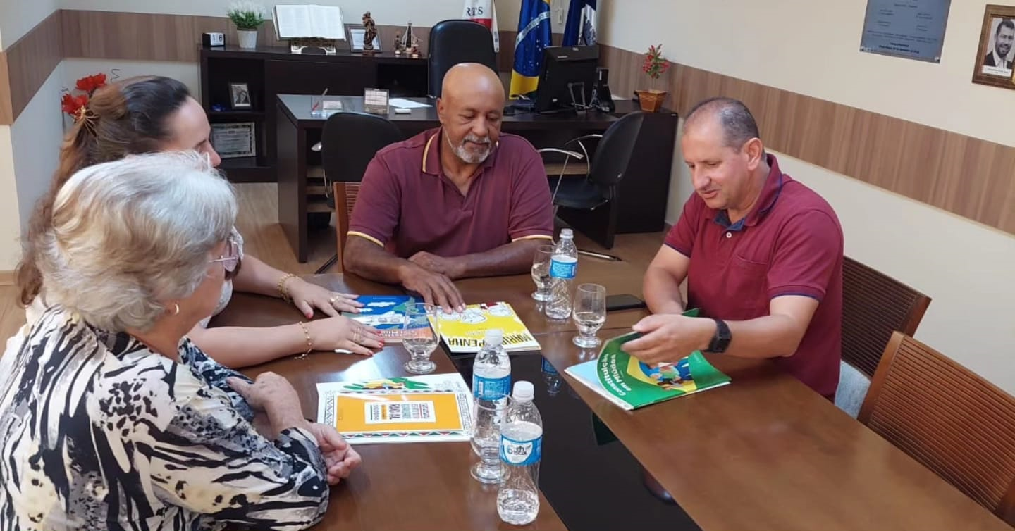 Imagem 1 da notícia: ELPA recebe visita de professora da Fundação Escola Superior da Assembleia Legislativa do Pará