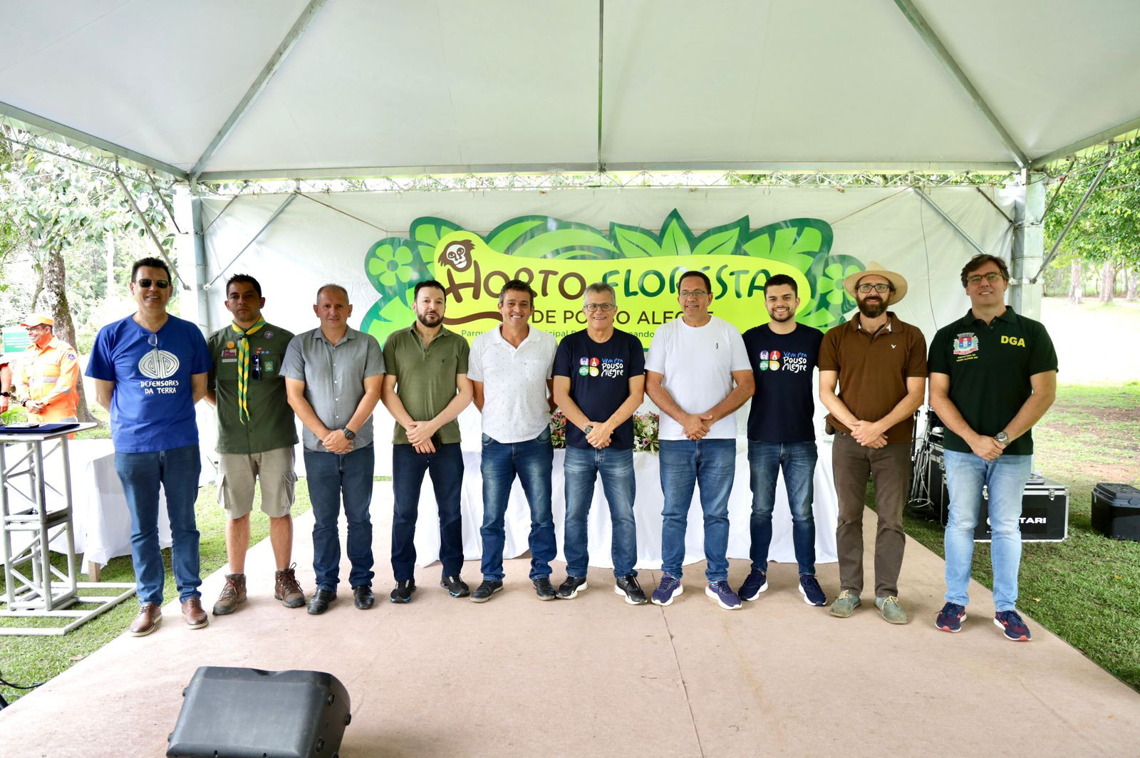 Imagem 1 da notícia: Vereadores participam da assinatura de Ordem de Serviço para a revitalização do Horto Florestal