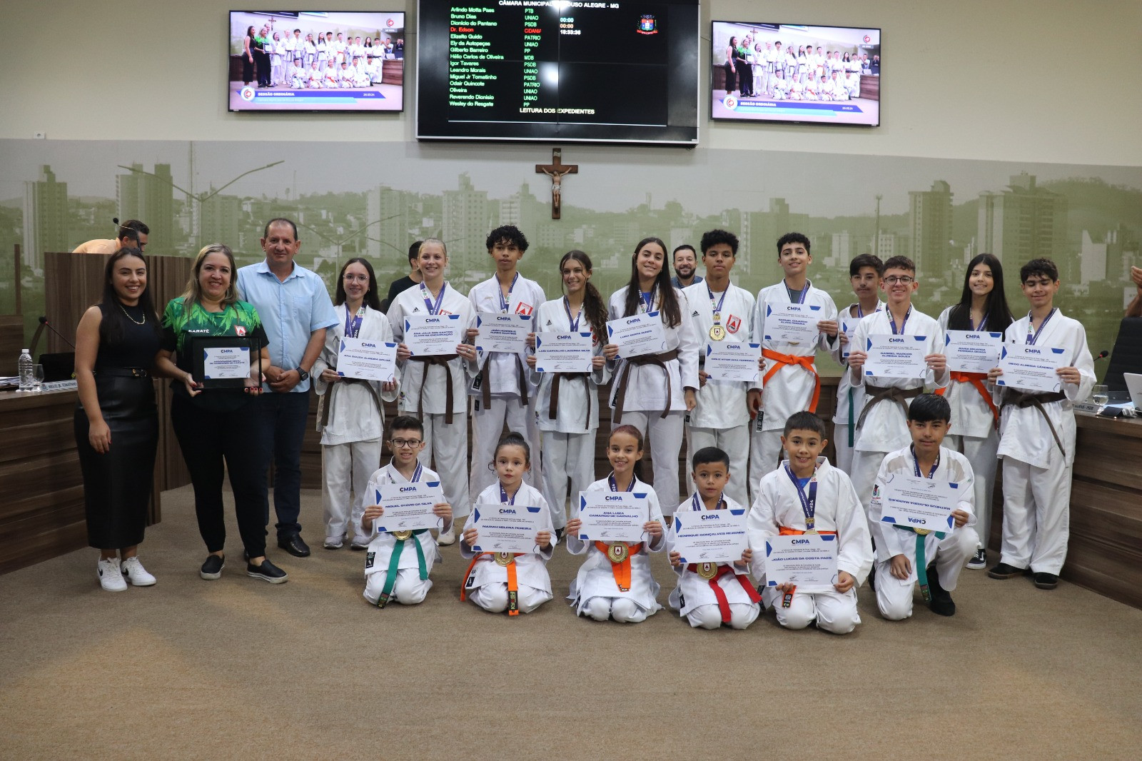 Imagem 1 da notícia: Câmara presta homenagem à Academia Ninho de Campeões karatê