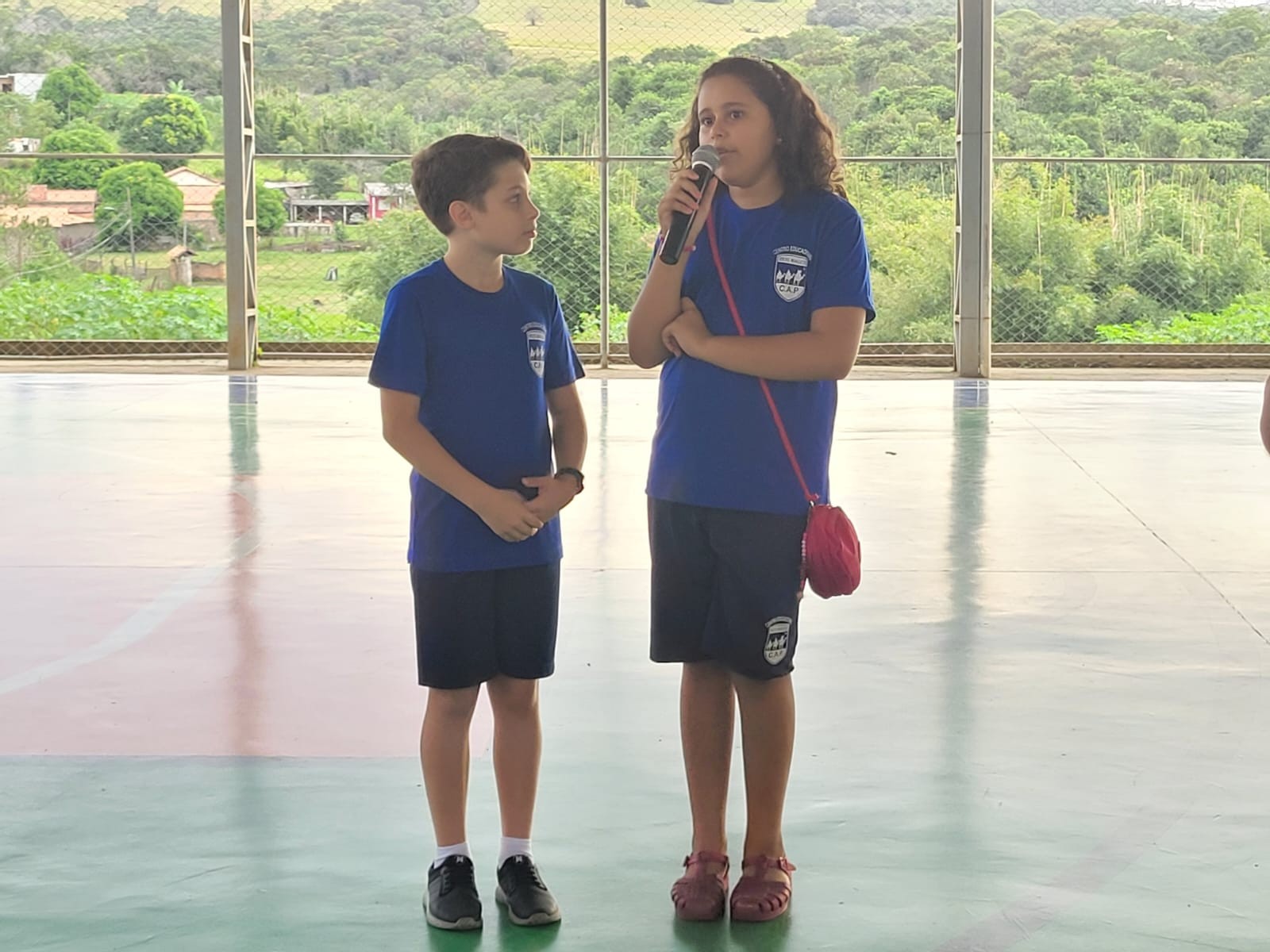 Imagem 2 da notícia: Alunos do Centro Educacional Reis Magos recebem a Cartilha de Atividades da Constituição em Miúdos