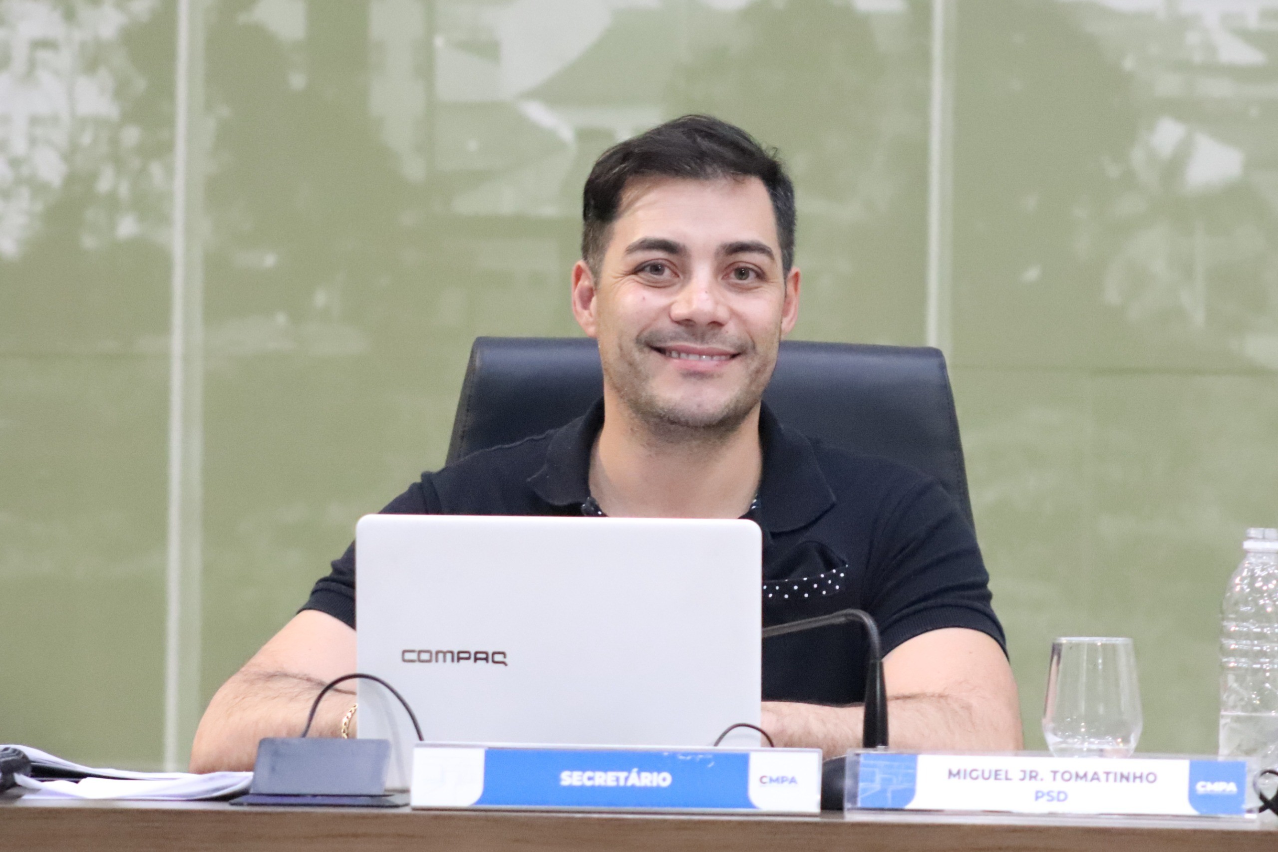 Imagem 1 da notícia: Câmara de Vereadores aprova projeto de lei que regulamenta o uso do “Cordão de Girassol” no município