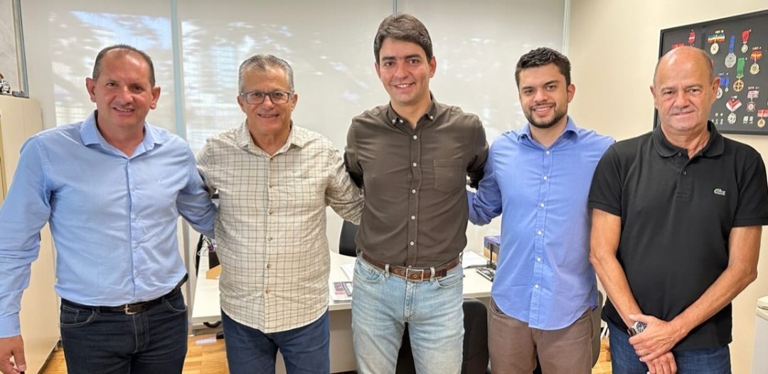 Imagem 1 da notícia: Vereadores e Prefeito se reúnem com deputados em Belo Horizonte