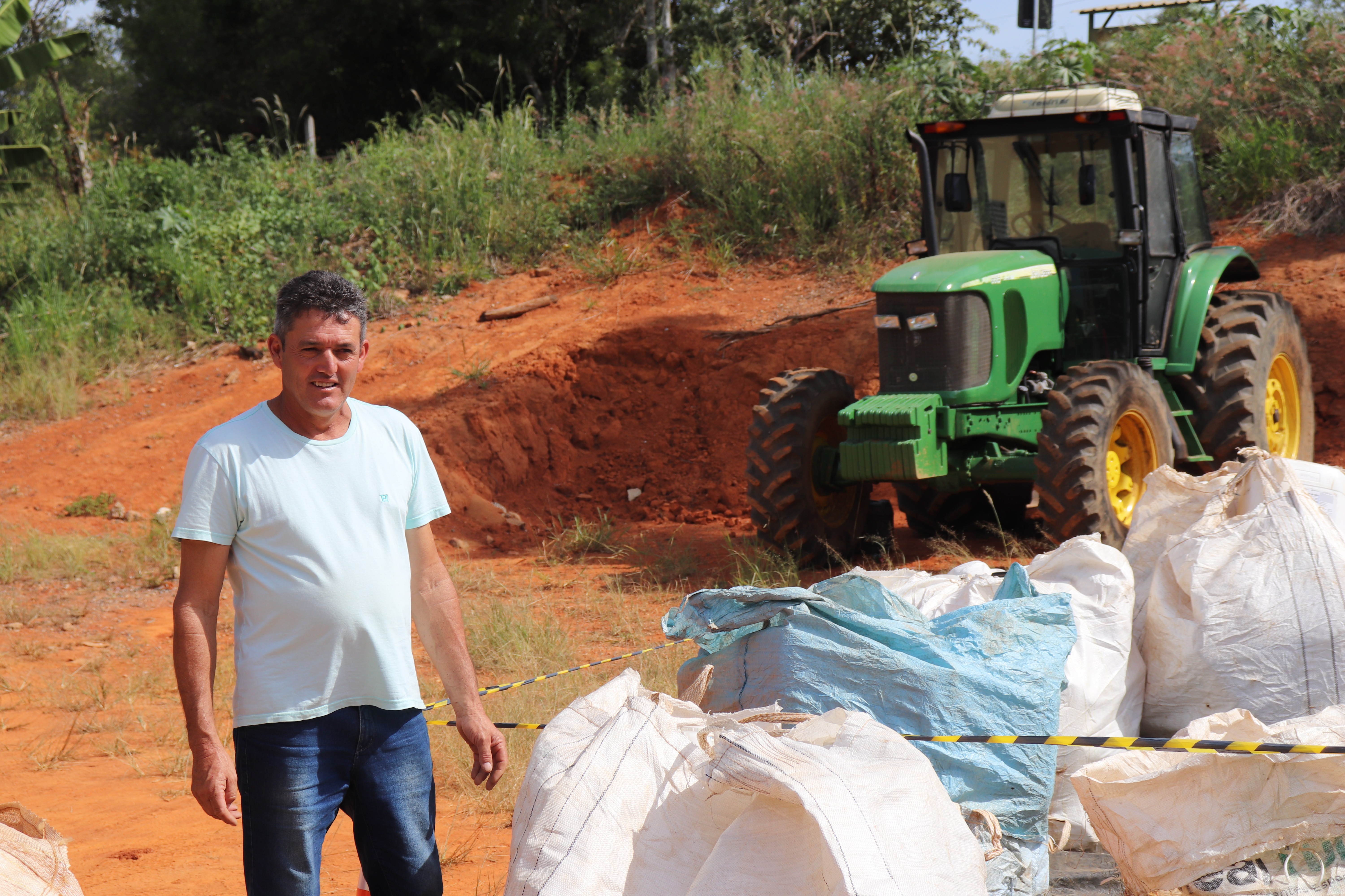 Imagem 1 da notícia: Vereador acompanha 2ª Coleta Itinerante de Embalagens Vazias de defensivos no bairro Anhumas