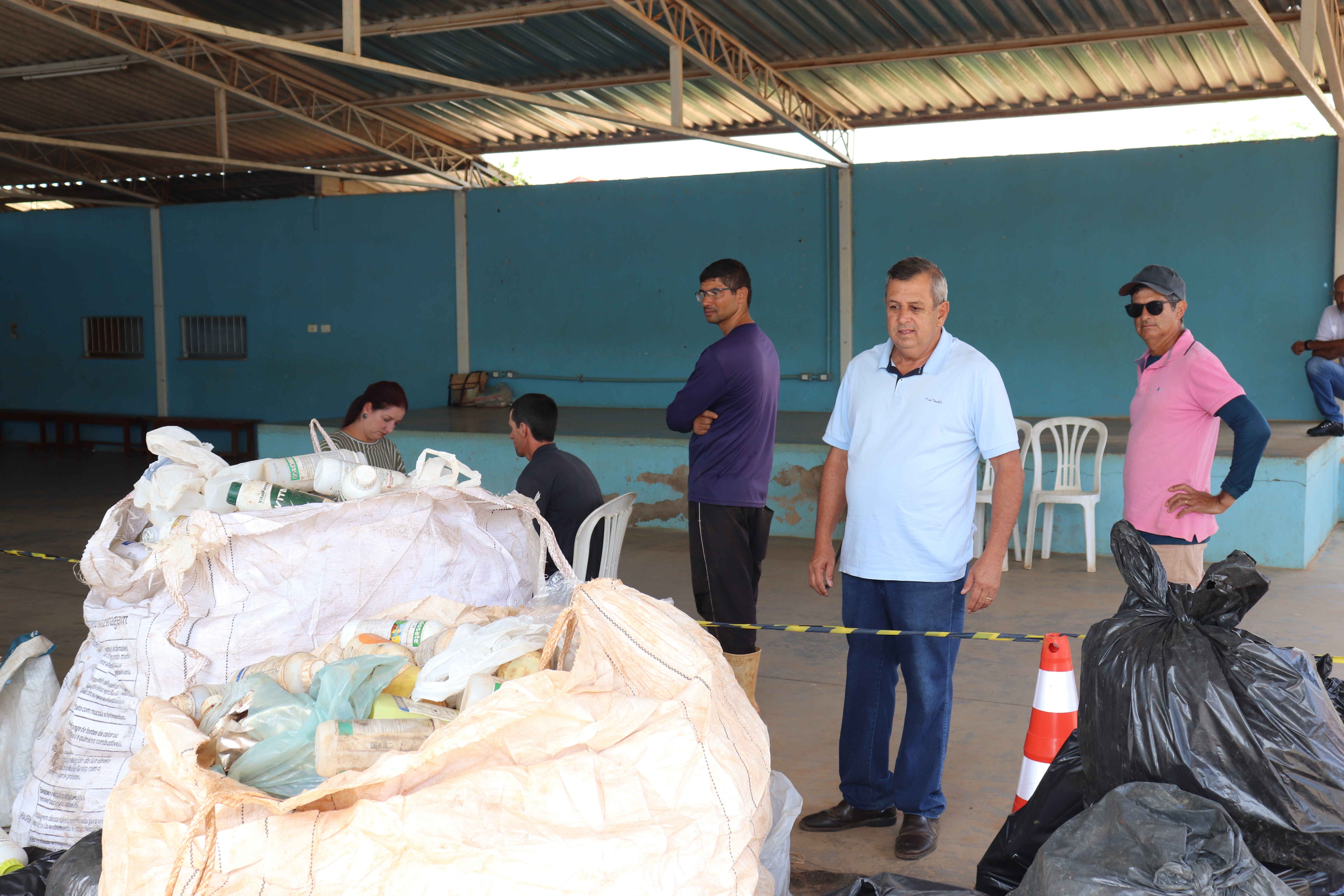 Imagem 1 da notícia: Vereador acompanha Coleta Itinerante de Embalagens Vazias de Defensivos no Pantano e no Massaranduba