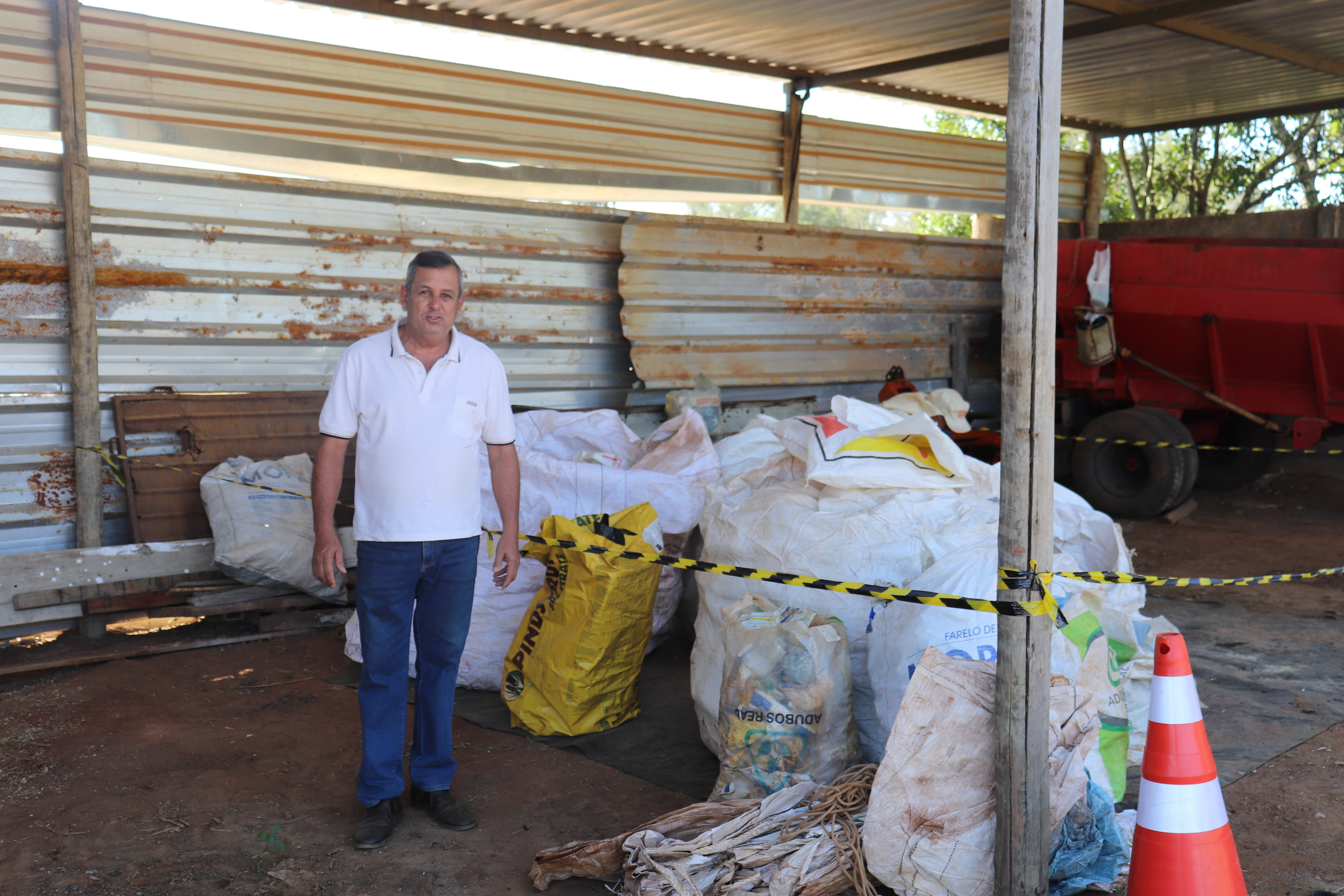 Imagem 5 da notícia: Vereador acompanha Coleta Itinerante de Embalagens Vazias de Defensivos no Pantano e no Massaranduba