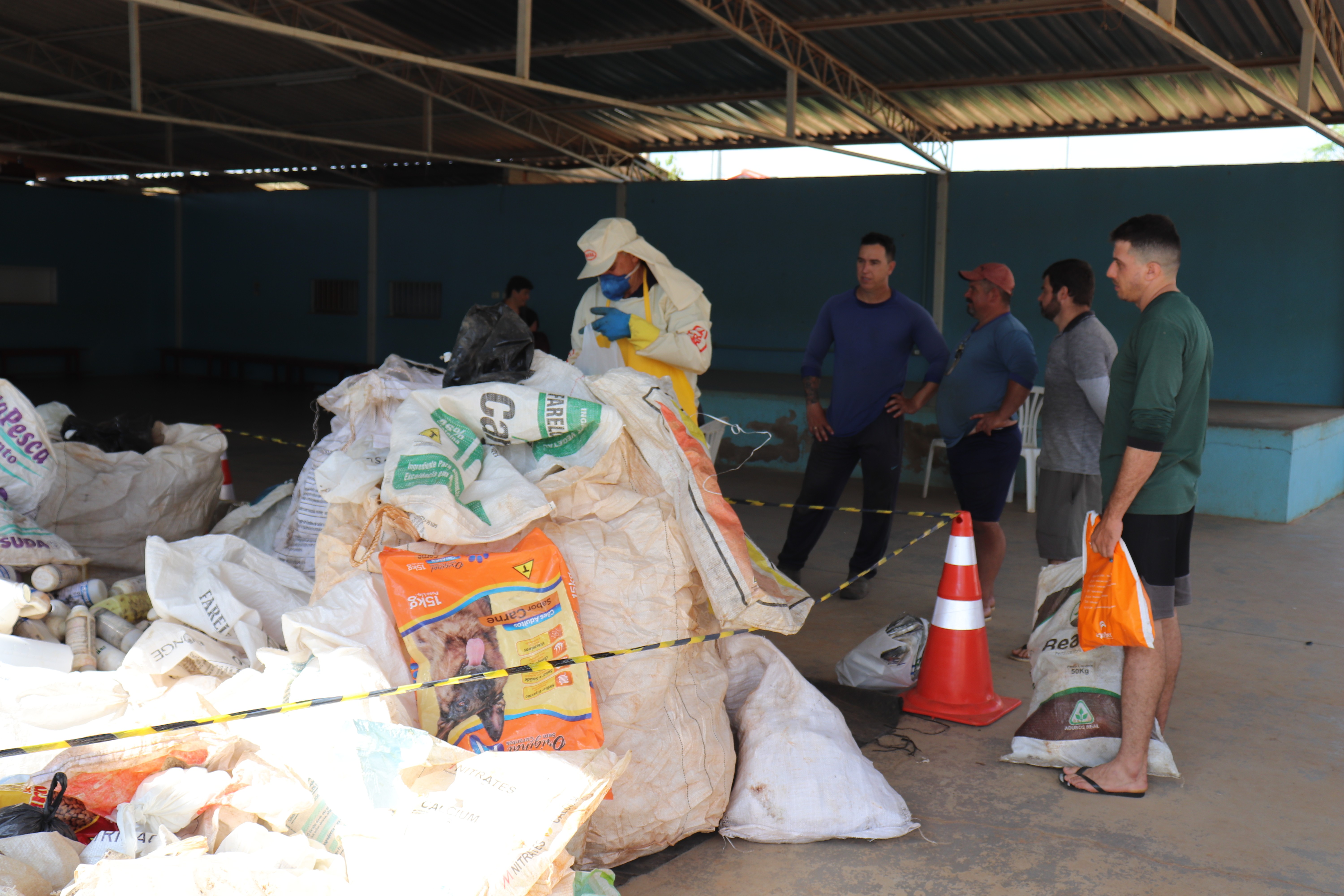 Imagem 2 da notícia: Vereador acompanha Coleta Itinerante de Embalagens Vazias de Defensivos no Pantano e no Massaranduba