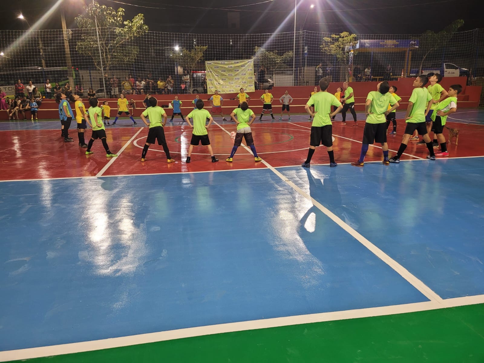 Imagem 2 da notícia: Vereadores participam da entrega de complexo esportivo no Cidade Vergani