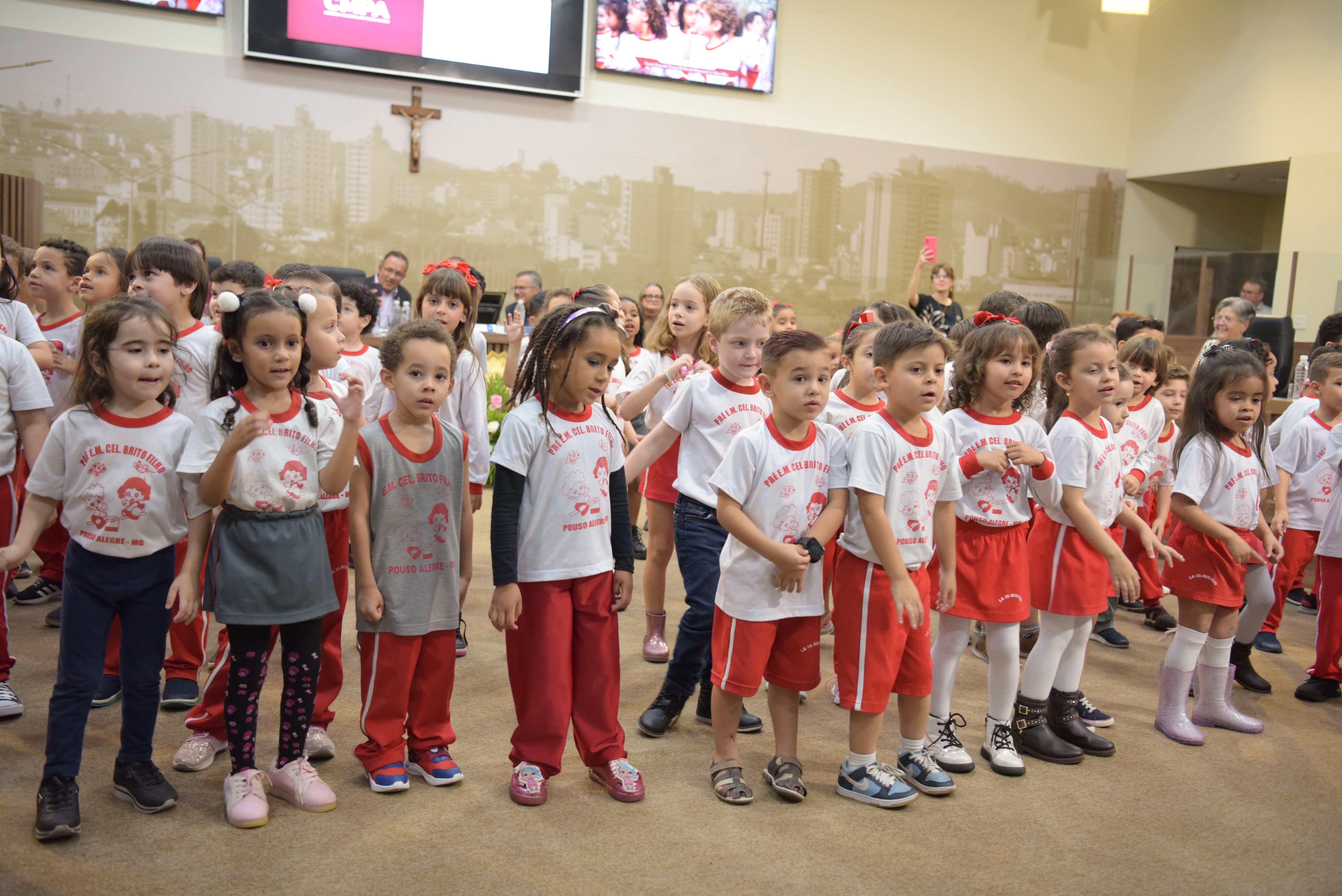 Imagem 6 da notícia: Câmara de Vereadores presta homenagem à Pré-Escola Coronel Brito Filho pelos 50 anos de fundação