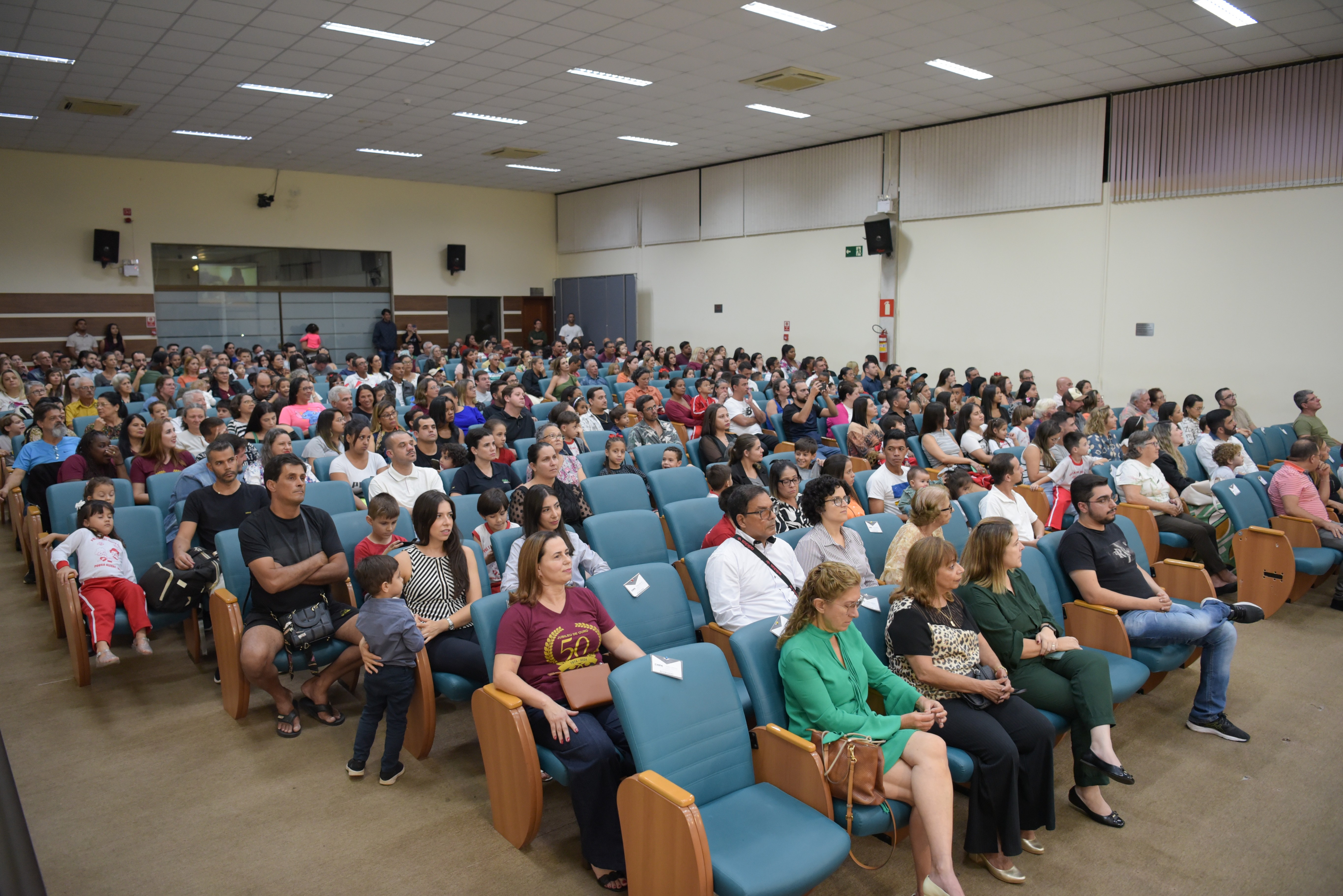 Imagem 4 da notícia: Câmara de Vereadores presta homenagem à Pré-Escola Coronel Brito Filho pelos 50 anos de fundação
