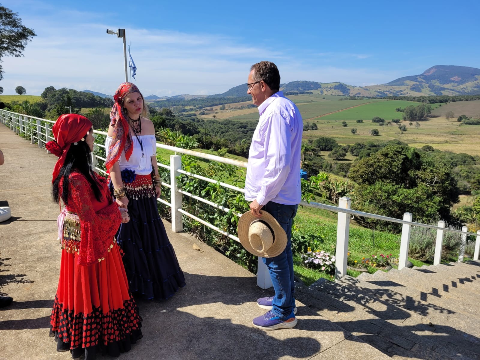 Imagem 2 da notícia: Vereador participa de celebrações do Dia de Santa Sara Kali