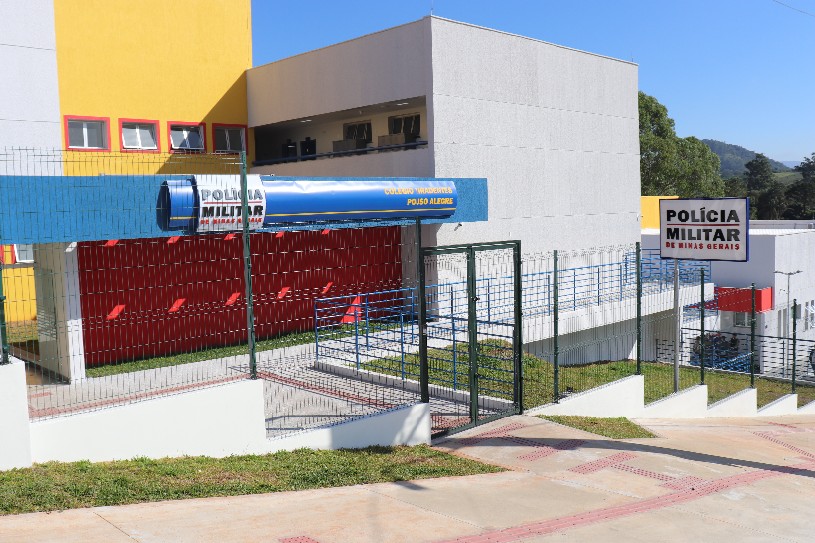 Imagem 6 da notícia: Vereadores acompanham inauguração da nova sede do Colégio Tiradentes