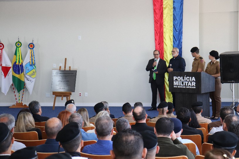 Imagem 3 da notícia: Vereadores acompanham inauguração da nova sede do Colégio Tiradentes