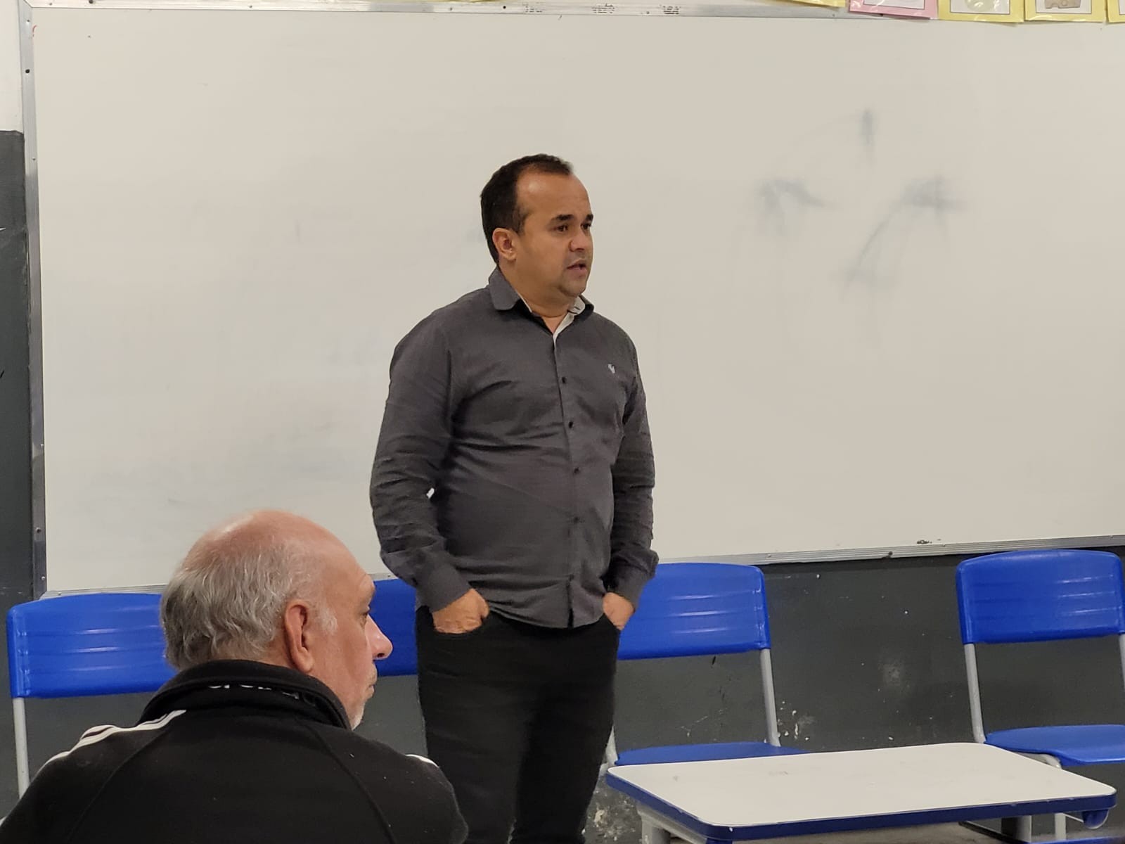 Imagem 5 da notícia: Vereador realiza reunião com moradores do Costa Rios para debater segurança pública