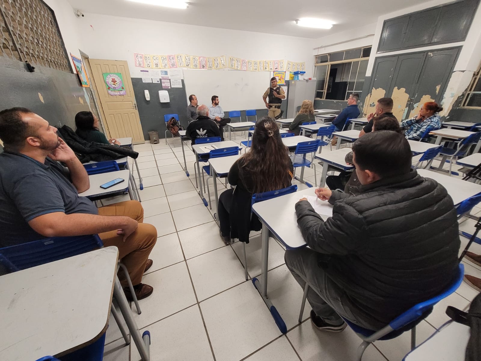 Imagem 6 da notícia: Vereador realiza reunião com moradores do Costa Rios para debater segurança pública