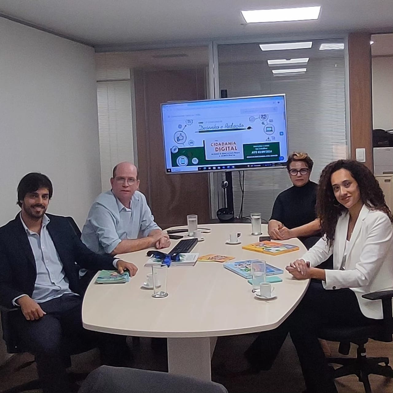 Imagem 2 da notícia: Escola do Legislativo de Pouso Alegre apresenta projetos na Controladoria Geral da União e ao Ministério de Direitos Humanos