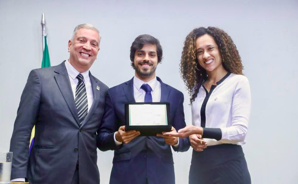 Imagem 3 da notícia: Escola do Legislativo acompanha entrega de Título para novos Embaixadores da Coleção em Miúdos