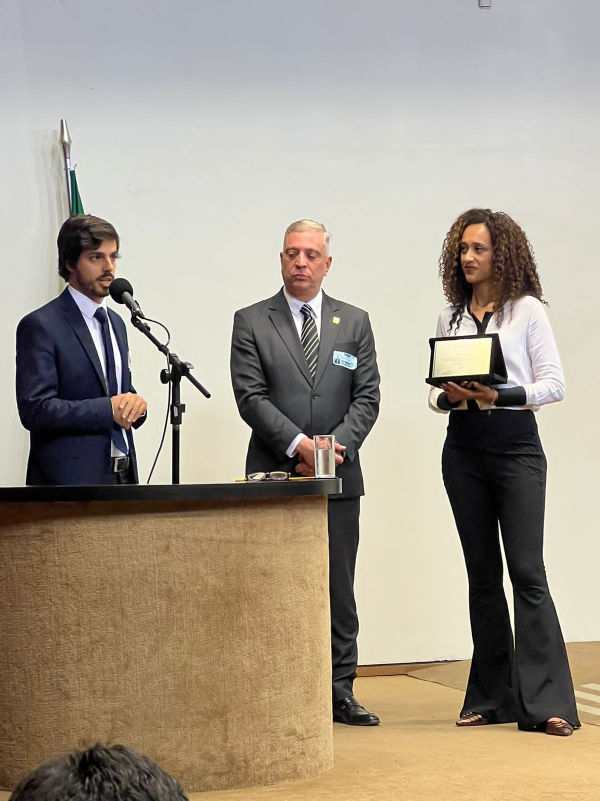 Imagem 2 da notícia: Escola do Legislativo acompanha entrega de Título para novos Embaixadores da Coleção em Miúdos