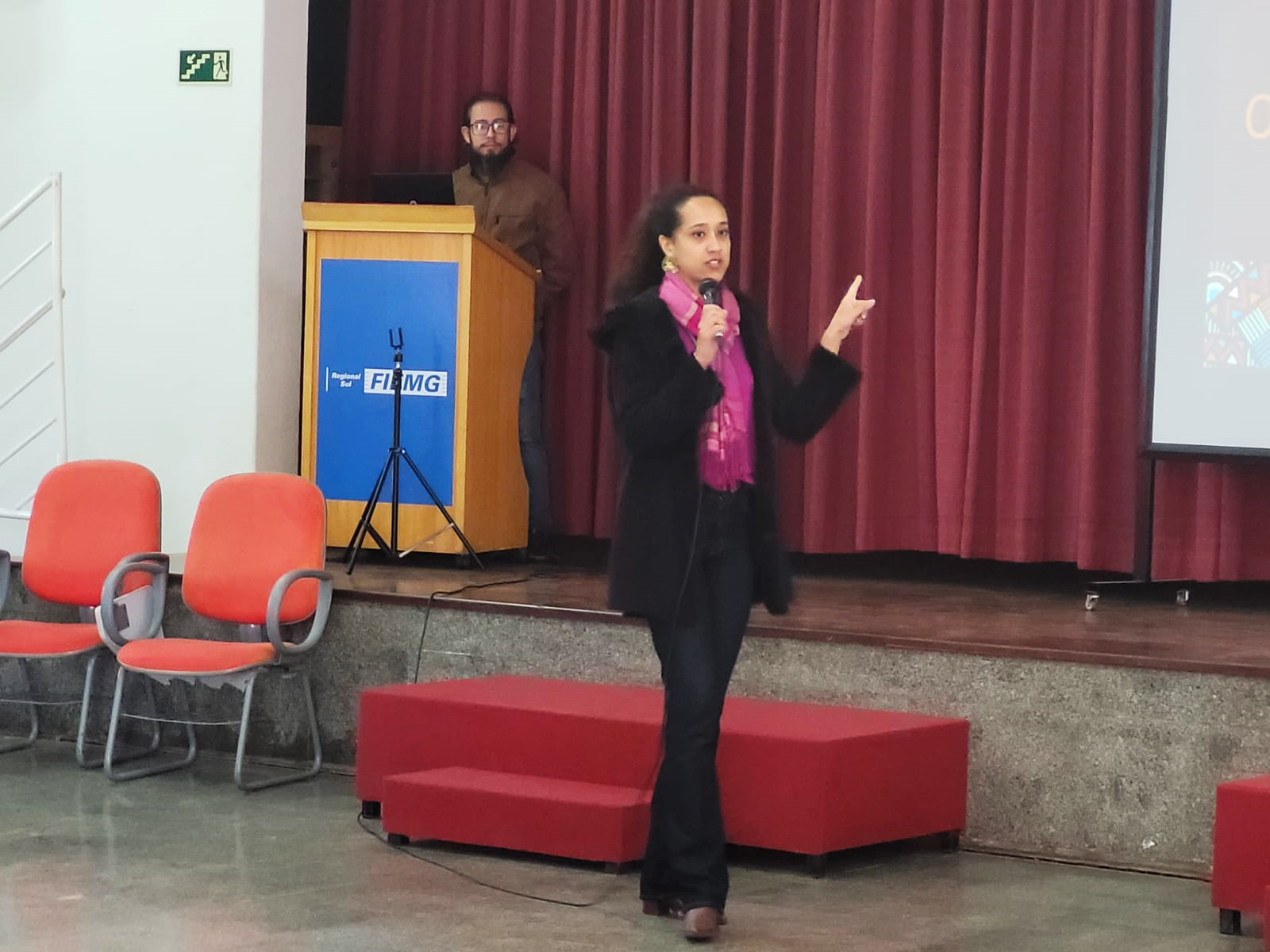 Imagem 1 da notícia: Diretora da Escola do Legislativo participa de roda de conversa sobre racismo na Escola Sesi-Senai