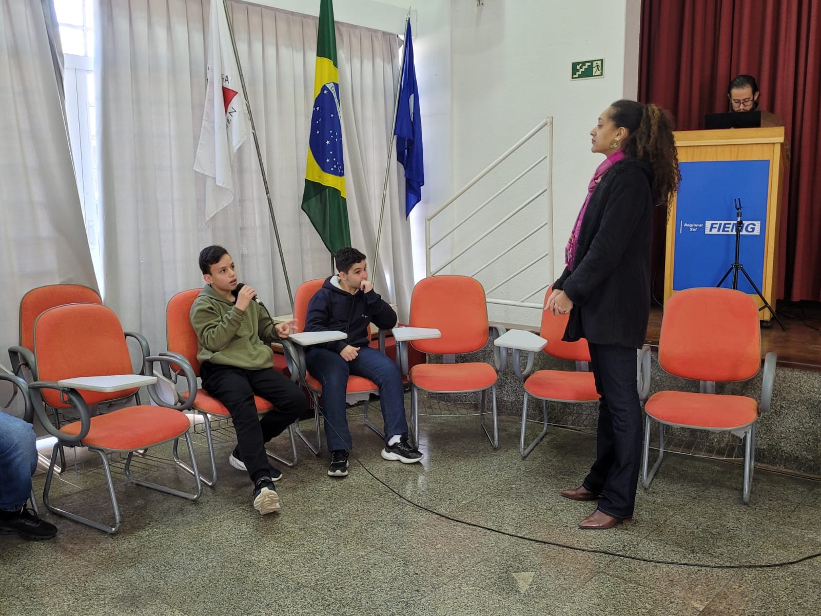 Imagem 4 da notícia: Diretora da Escola do Legislativo participa de roda de conversa sobre racismo na Escola Sesi-Senai