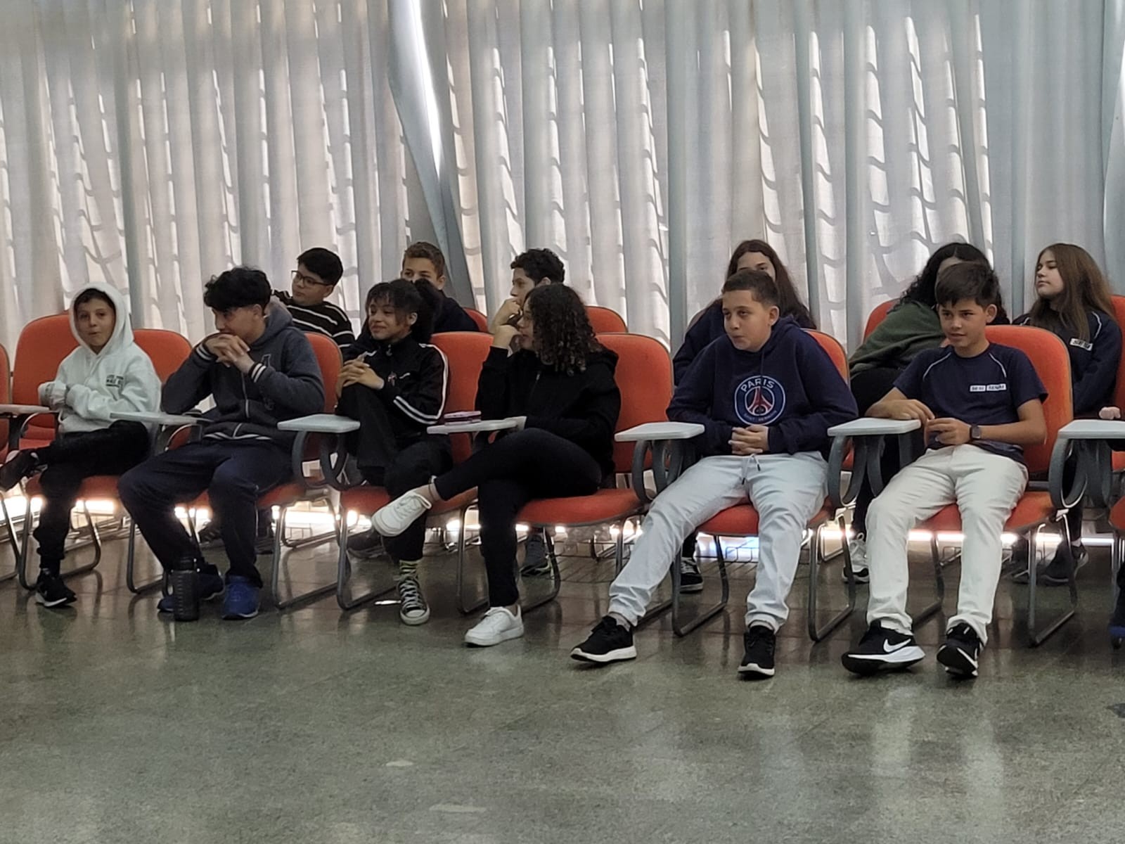 Imagem 3 da notícia: Diretora da Escola do Legislativo participa de roda de conversa sobre racismo na Escola Sesi-Senai