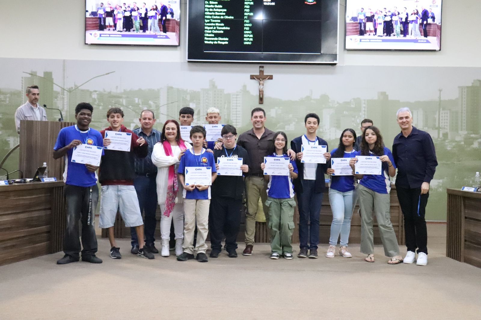 Imagem 1 da notícia: Câmara homenageia alunos da EM Dom Otávio pelo sucesso do Projeto Educação Sustentável