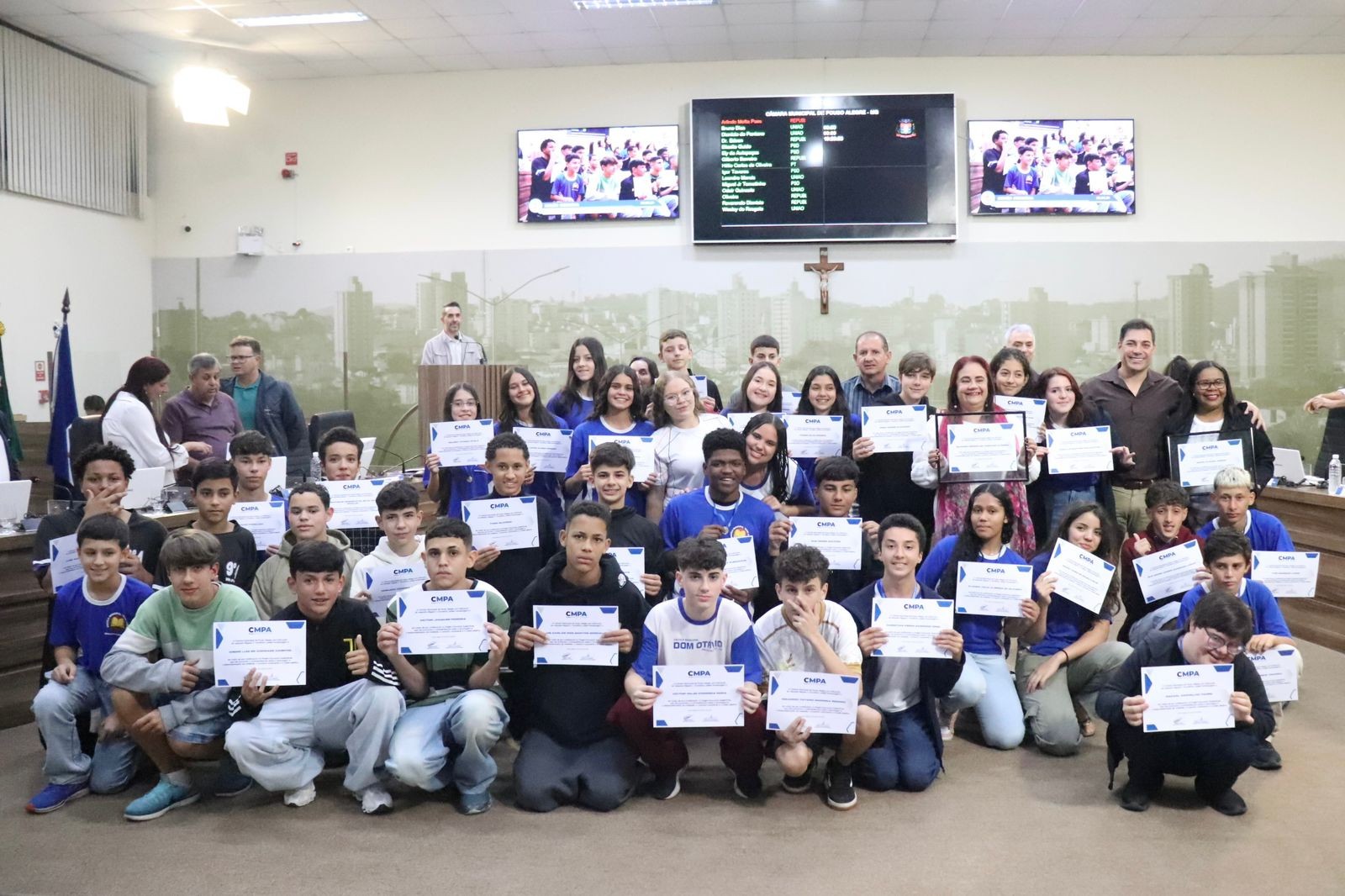 Imagem 2 da notícia: Câmara homenageia alunos da EM Dom Otávio pelo sucesso do Projeto Educação Sustentável