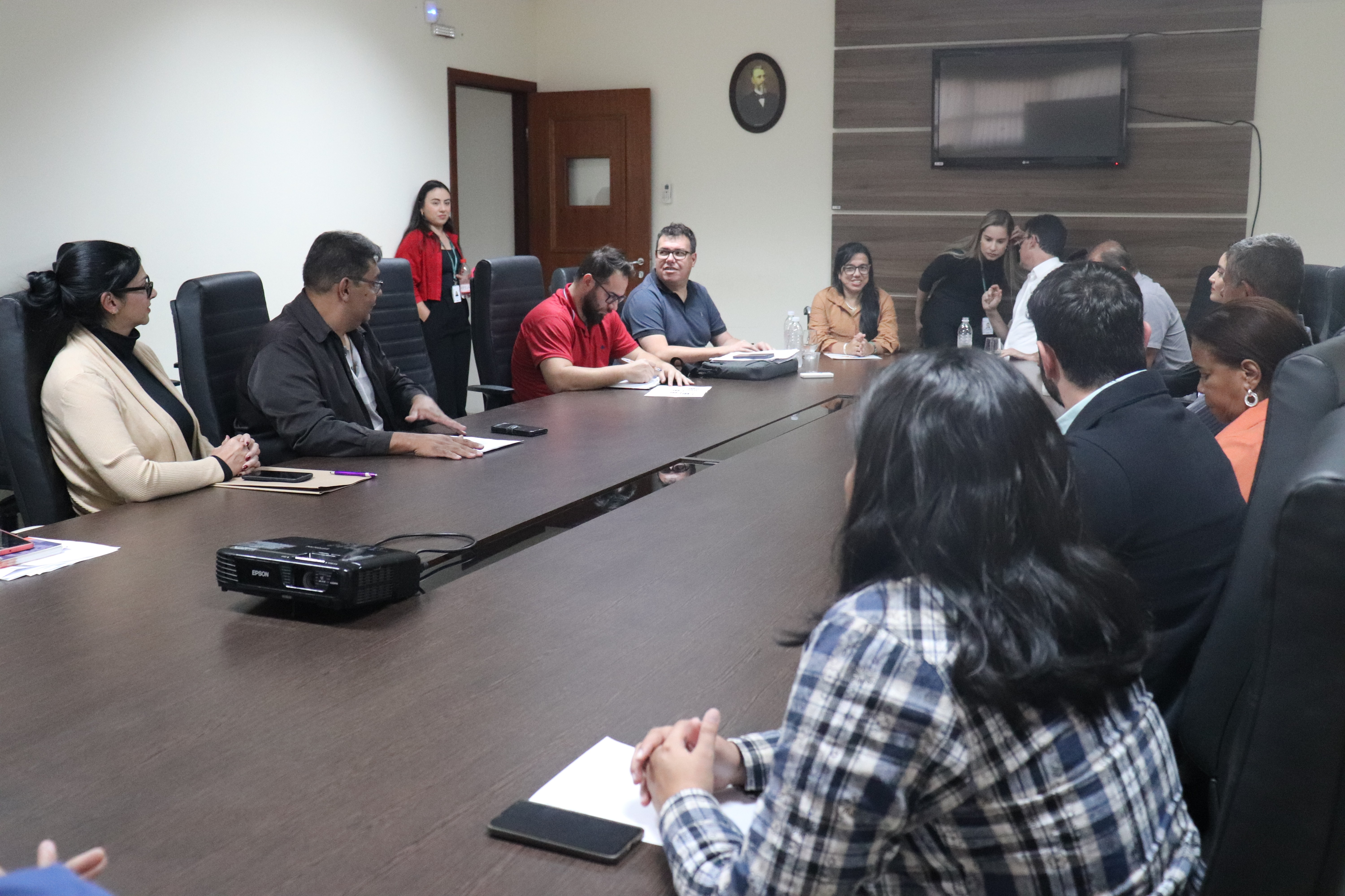 Imagem 2 da notícia: Vereadores recebem equipe de Secretaria Municipal de Saúde para acompanhamento dos trabalhos da pasta