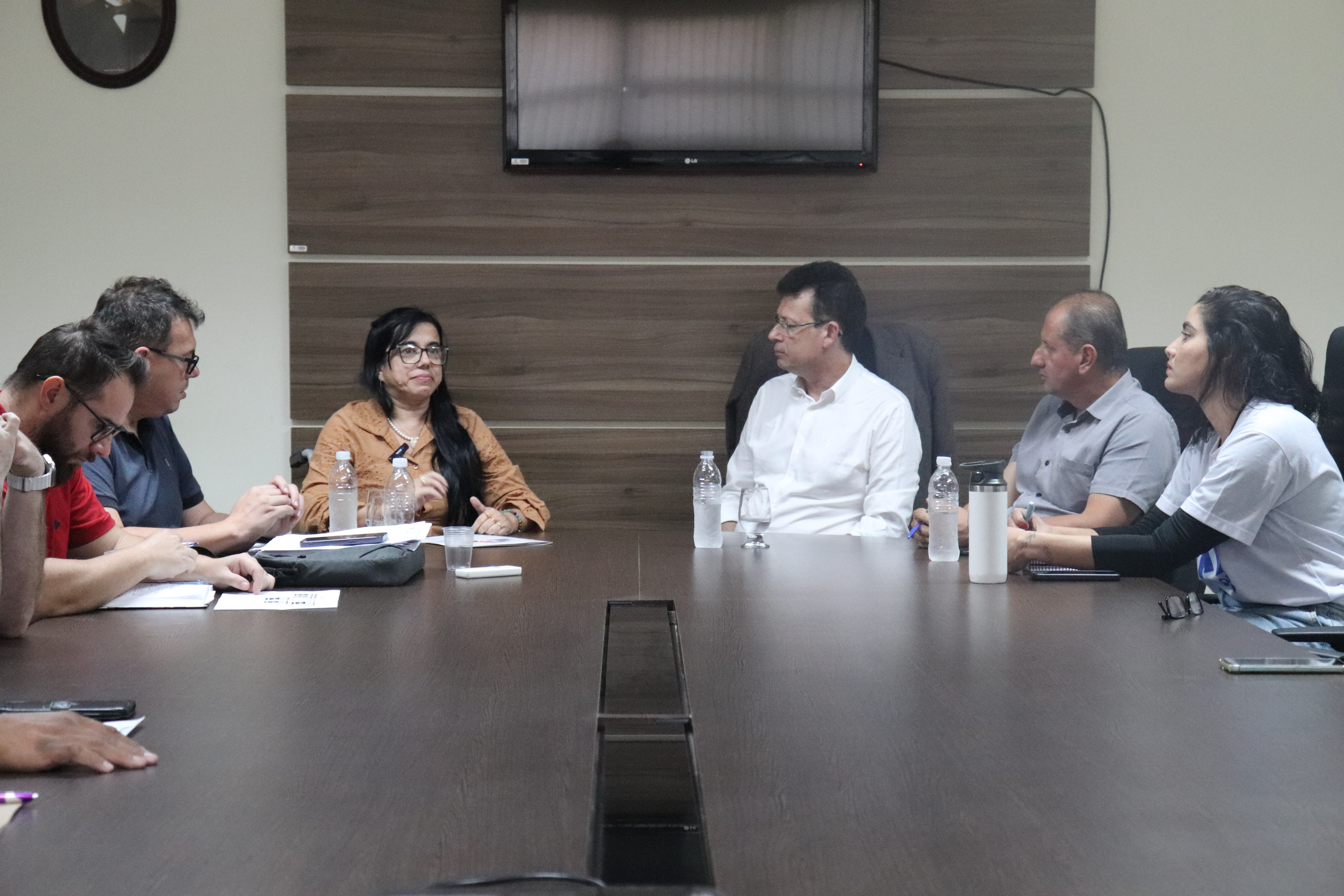 Imagem 1 da notícia: Vereadores recebem equipe de Secretaria Municipal de Saúde para acompanhamento dos trabalhos da pasta