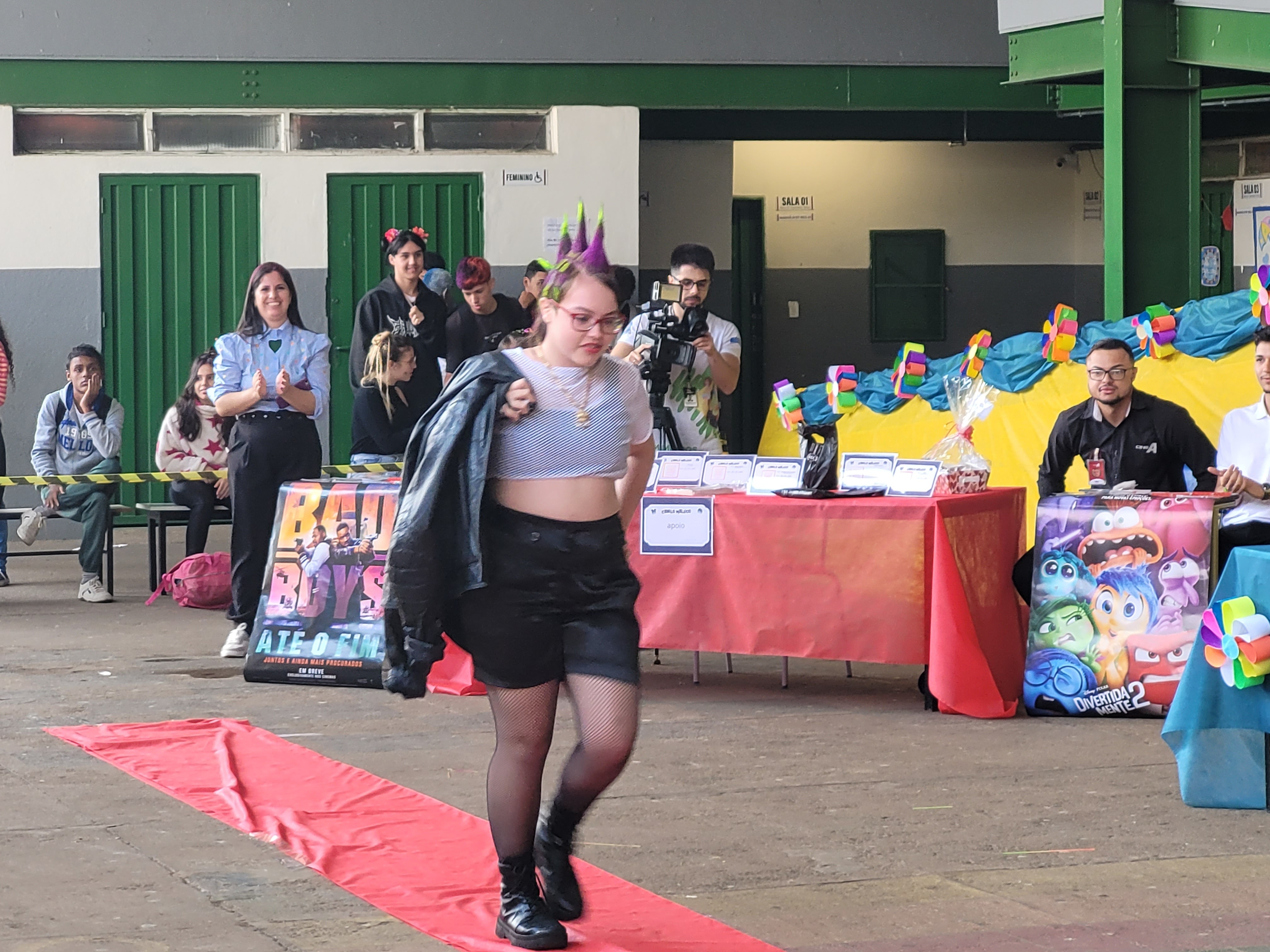 Imagem 3 da notícia: Vereador acompanha Concurso Cabelo Maluco da Escola Estadual Virgília Paschoal