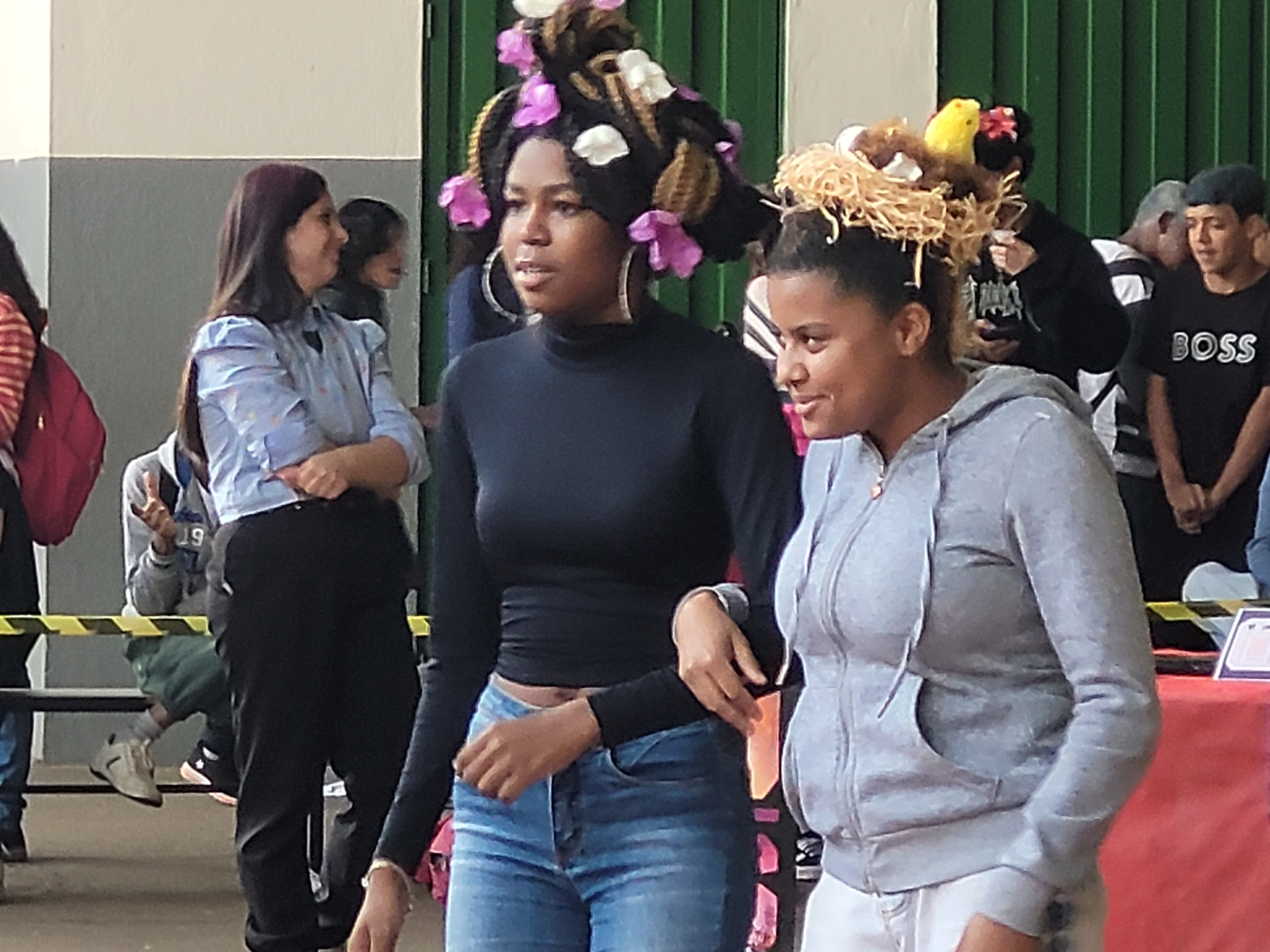 Imagem 4 da notícia: Vereador acompanha Concurso Cabelo Maluco da Escola Estadual Virgília Paschoal