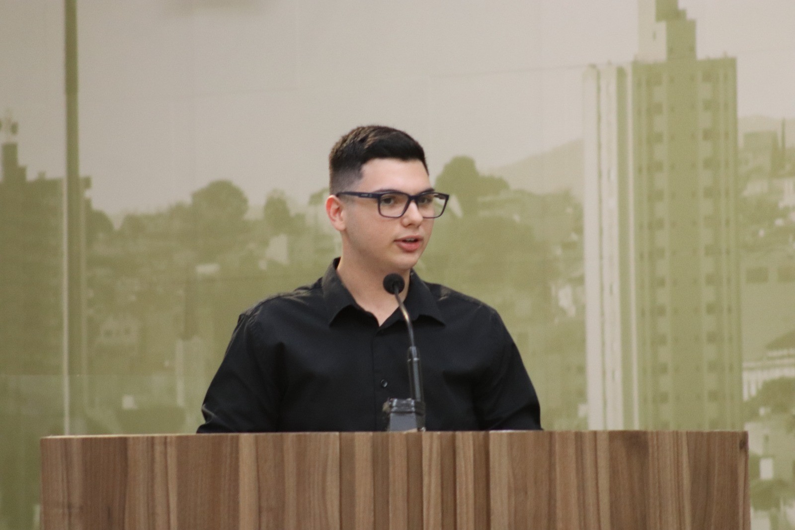 Imagem 4 da notícia: Membros do Parlamento Jovem 2024 são homenageados na Câmara