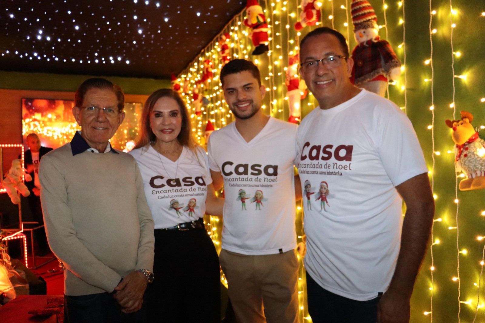 Imagem 1 da notícia: Vereadores participam da inauguração da Casa Encantada de Noel