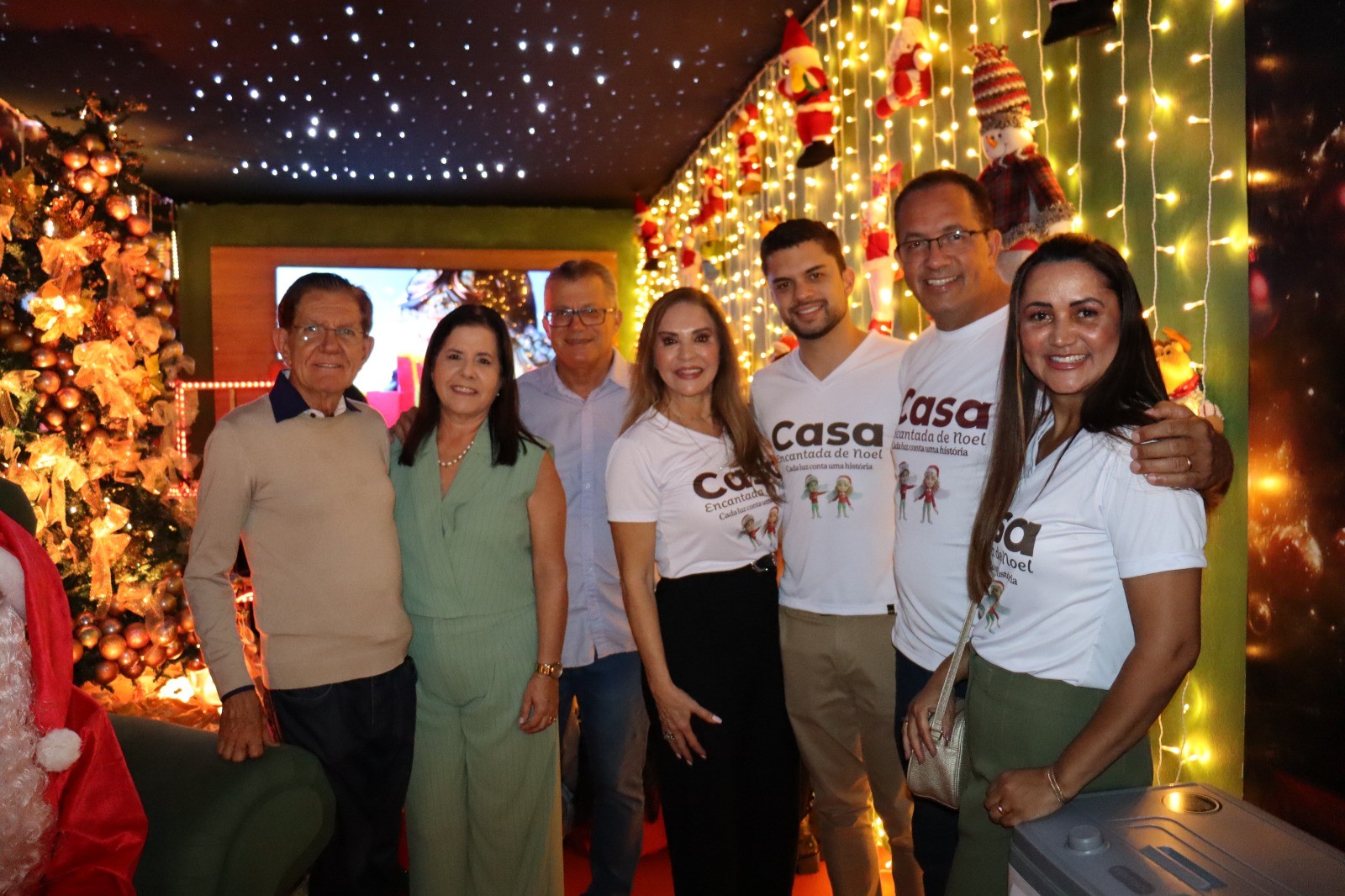 Imagem 3 da notícia: Vereadores participam da inauguração da Casa Encantada de Noel