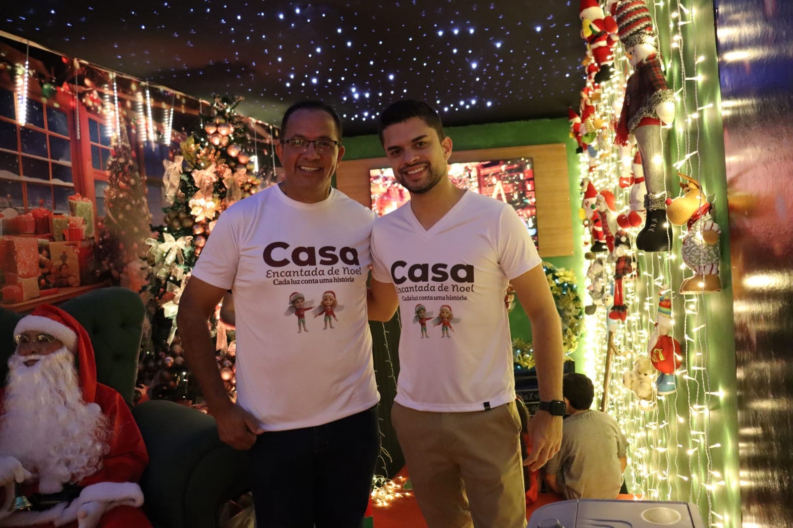 Imagem 4 da notícia: Vereadores participam da inauguração da Casa Encantada de Noel