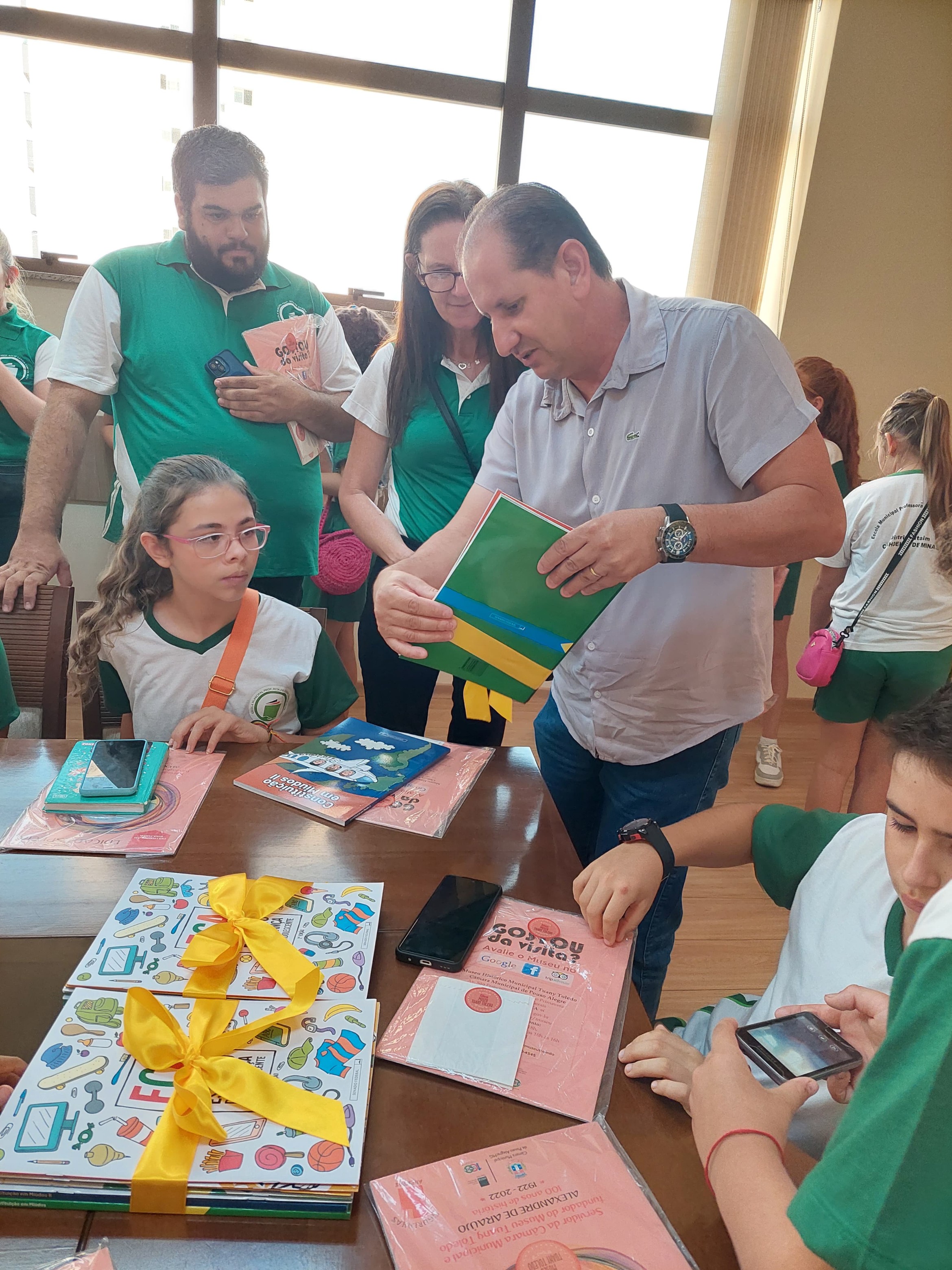 Imagem 2 da notícia: Presidente da Câmara recebe visita de alunos do 4º e 5º ano da EM Professora Rita de Cássia Campos Silva, de Cachoeira de Minas