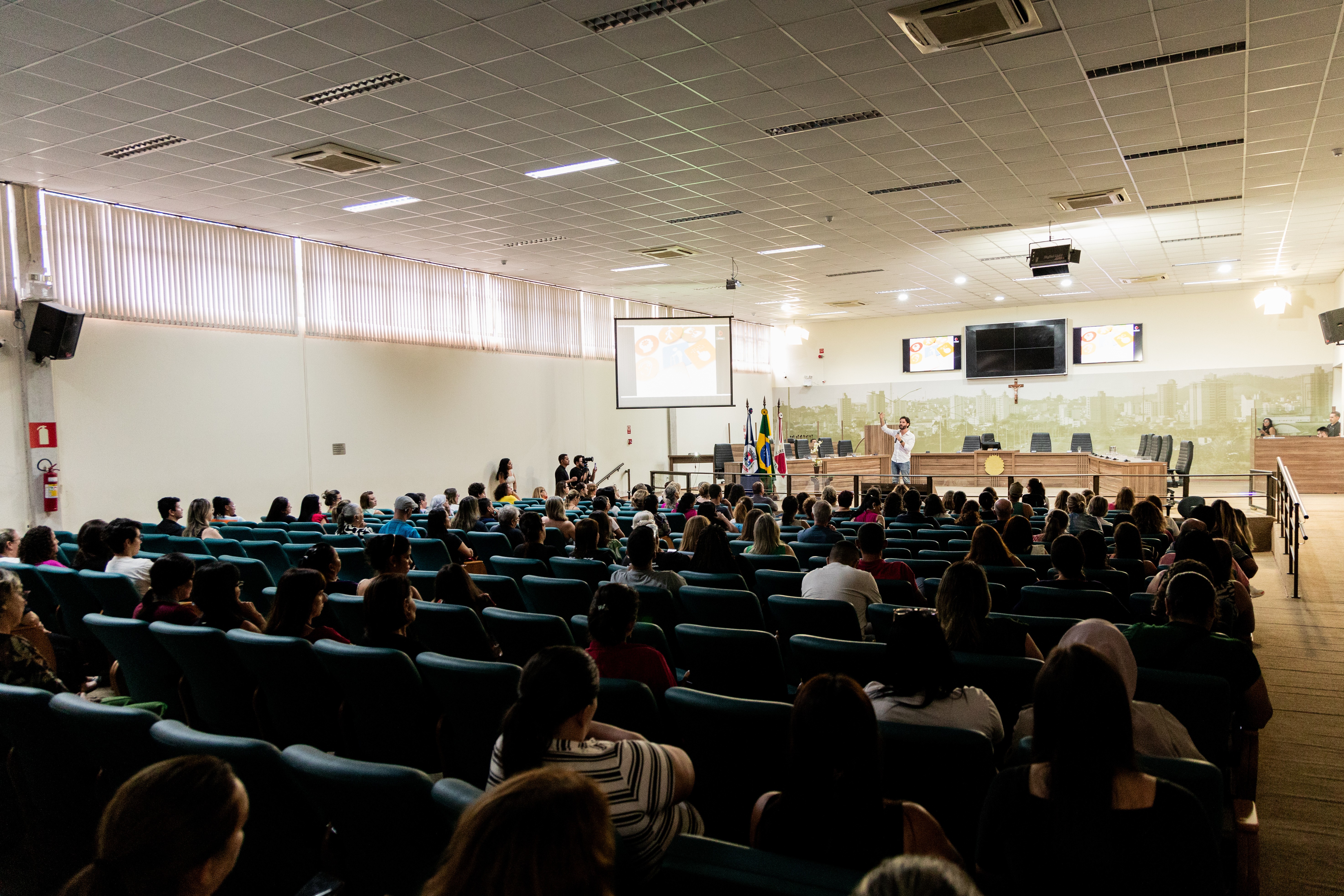 Imagem 2 da notícia: Presidente da Câmara prestigia encerramento do projeto Escola de Pais 2024