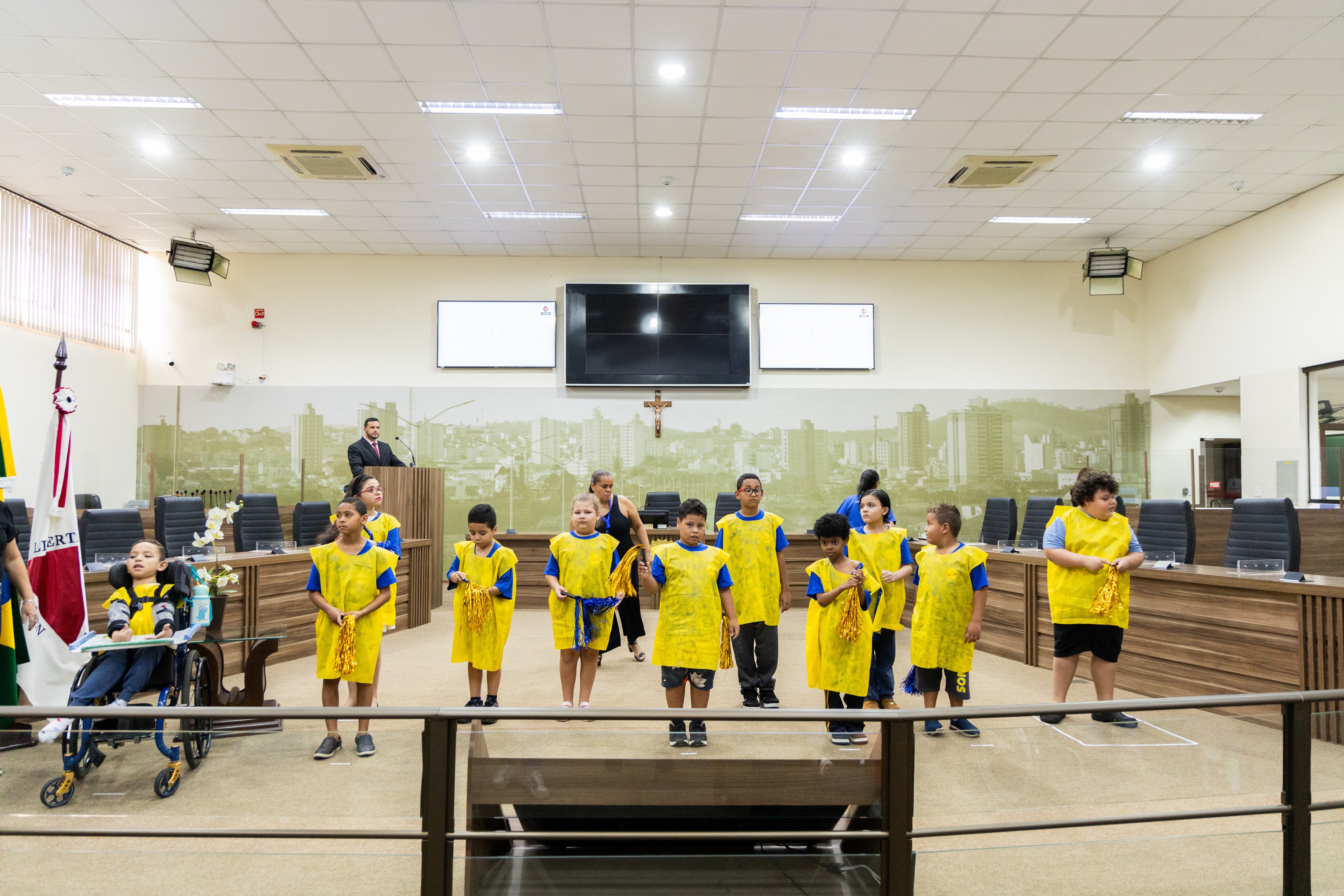 Imagem 3 da notícia: Presidente da Câmara prestigia encerramento do projeto Escola de Pais 2024