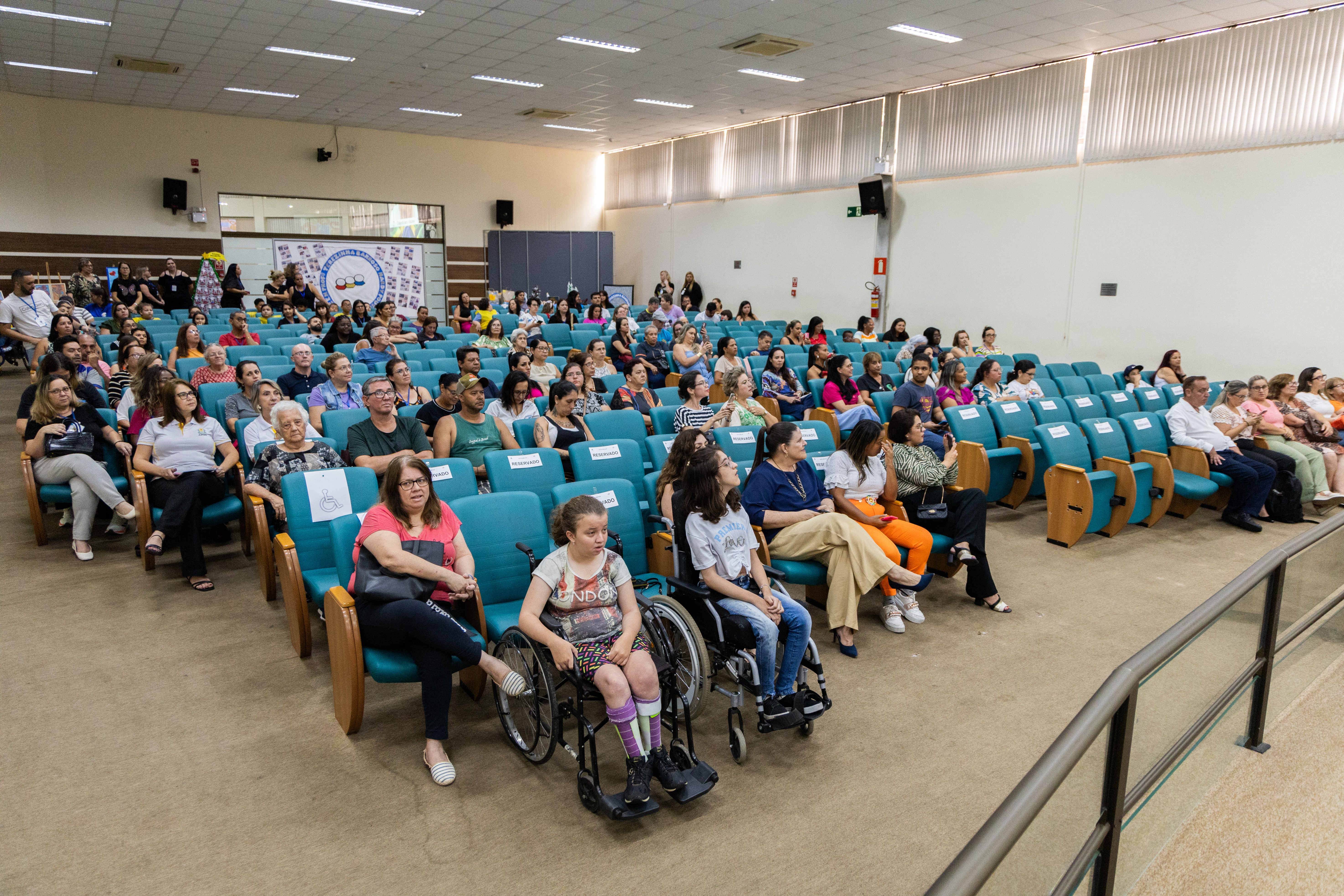 Imagem 4 da notícia: Presidente da Câmara prestigia encerramento do projeto Escola de Pais 2024