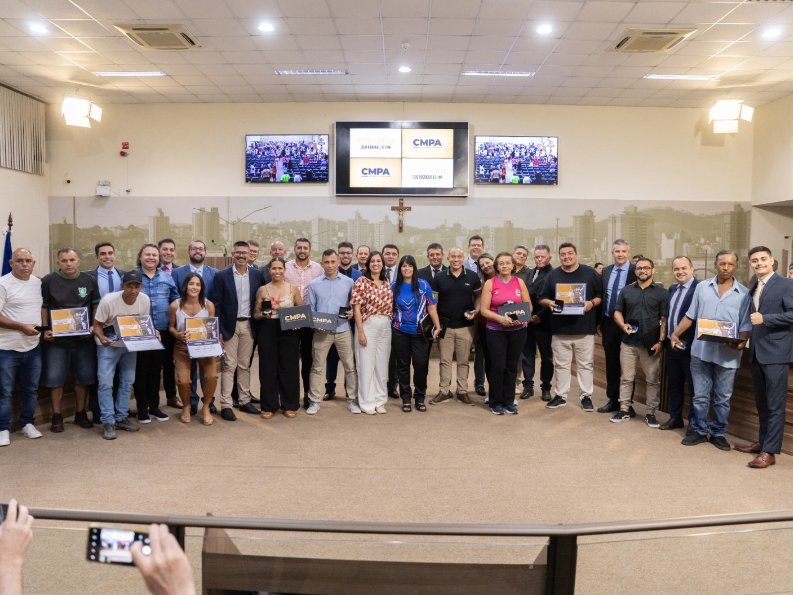 Imagem 1 da notícia: Câmara homenageia atletas e equipes com a Medalha do Mérito Esportivo “Célio Rodrigues de Lima”