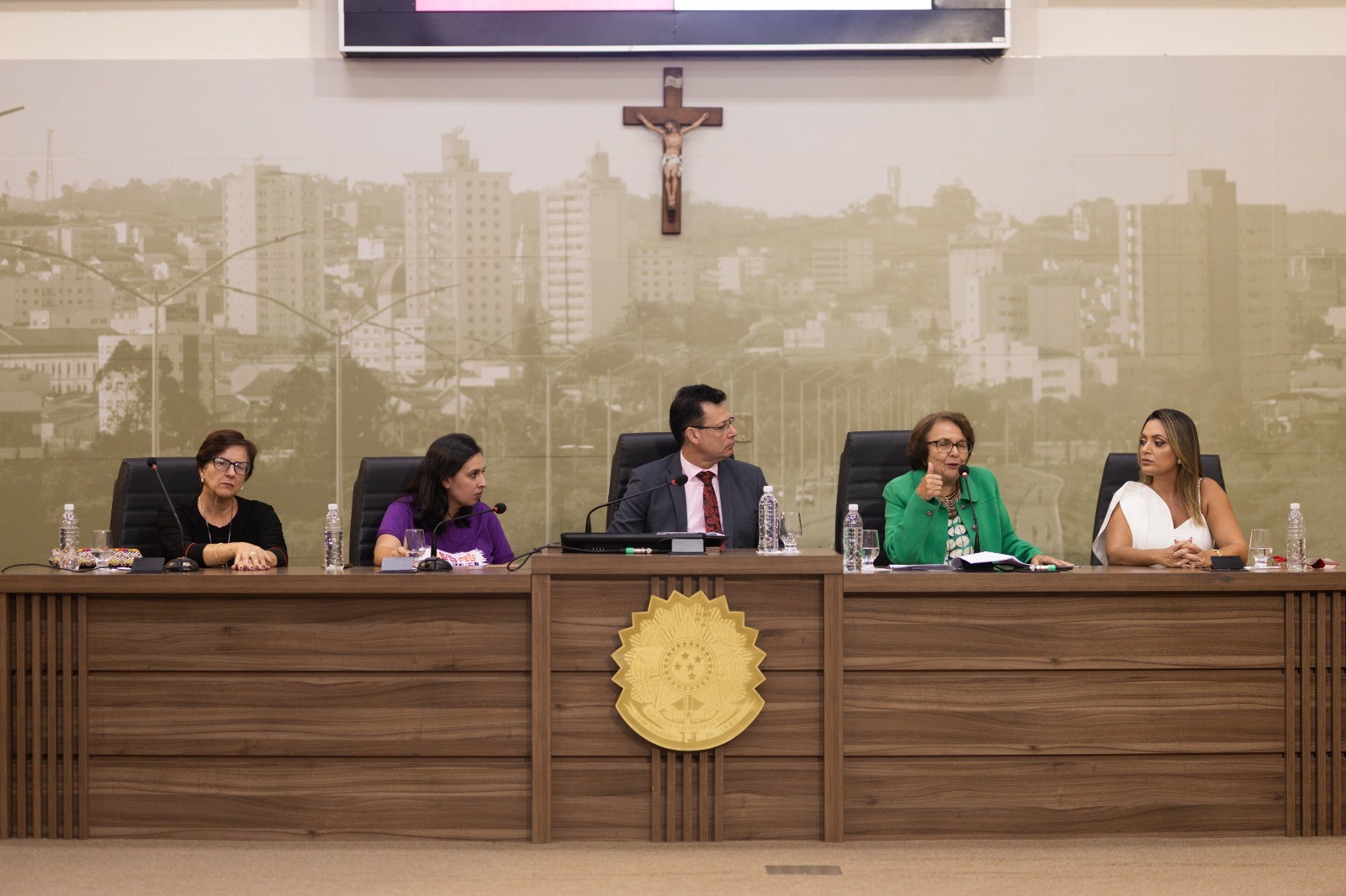 Imagem 1 da notícia: Primeiro dia do 4º Simpósio Mulheres na Política reivindica equidade de gênero nos espaços de poder-