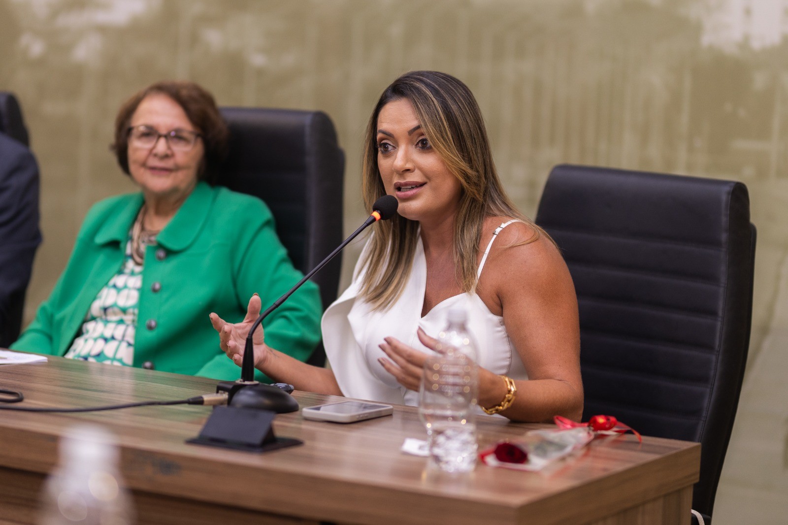 Imagem 5 da notícia: Primeiro dia do 4º Simpósio Mulheres na Política reivindica equidade de gênero nos espaços de poder-