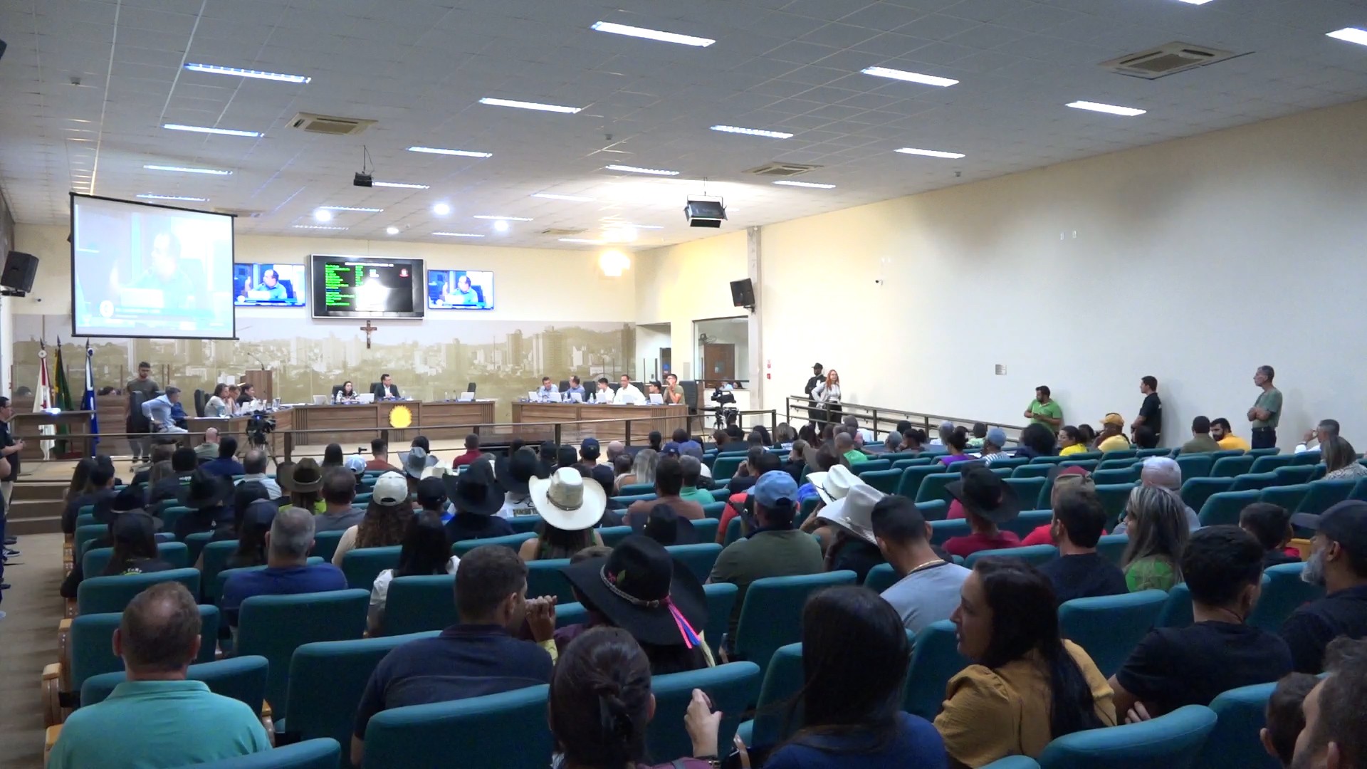 Imagem 2 da notícia: Pedido de vistas a projetos que reconhecem rodeios como parte da cultura local são aprovados na Câmara