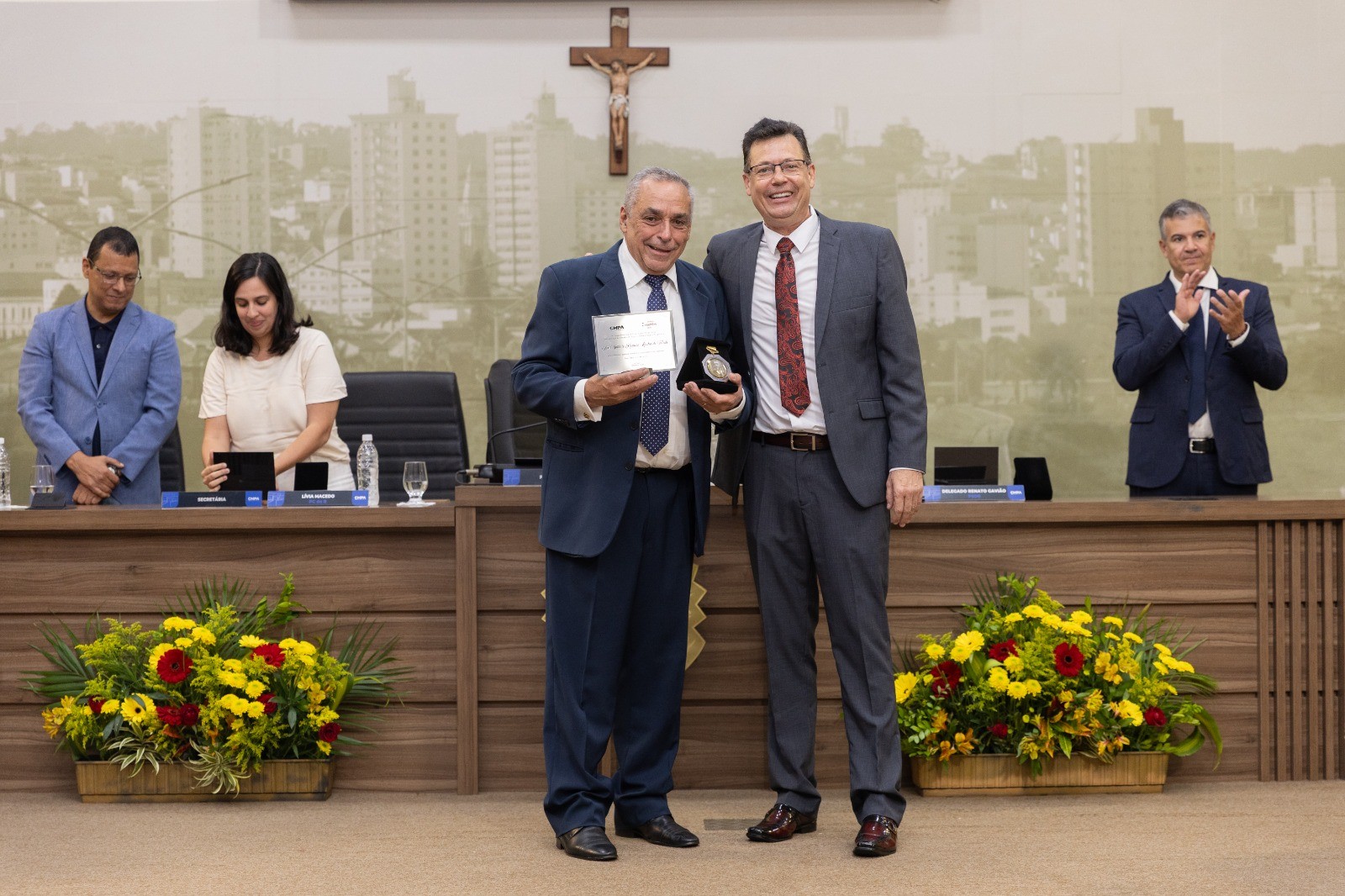 Imagem 3 da notícia: Câmara concede Insígnia Tiradentes a personalidades que se destacam na comunidade pouso-alegrense
