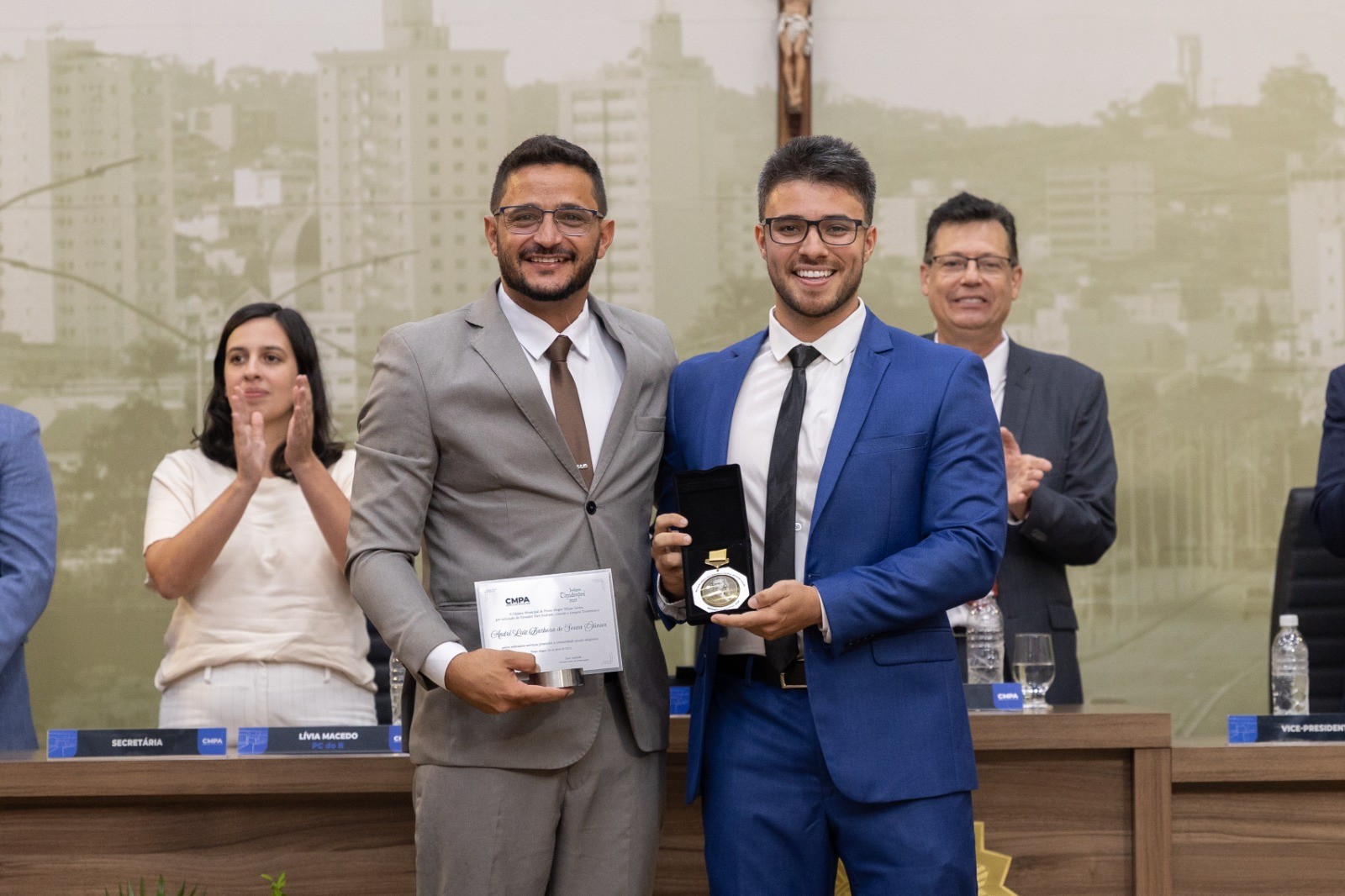 Imagem 8 da notícia: Câmara concede Insígnia Tiradentes a personalidades que se destacam na comunidade pouso-alegrense
